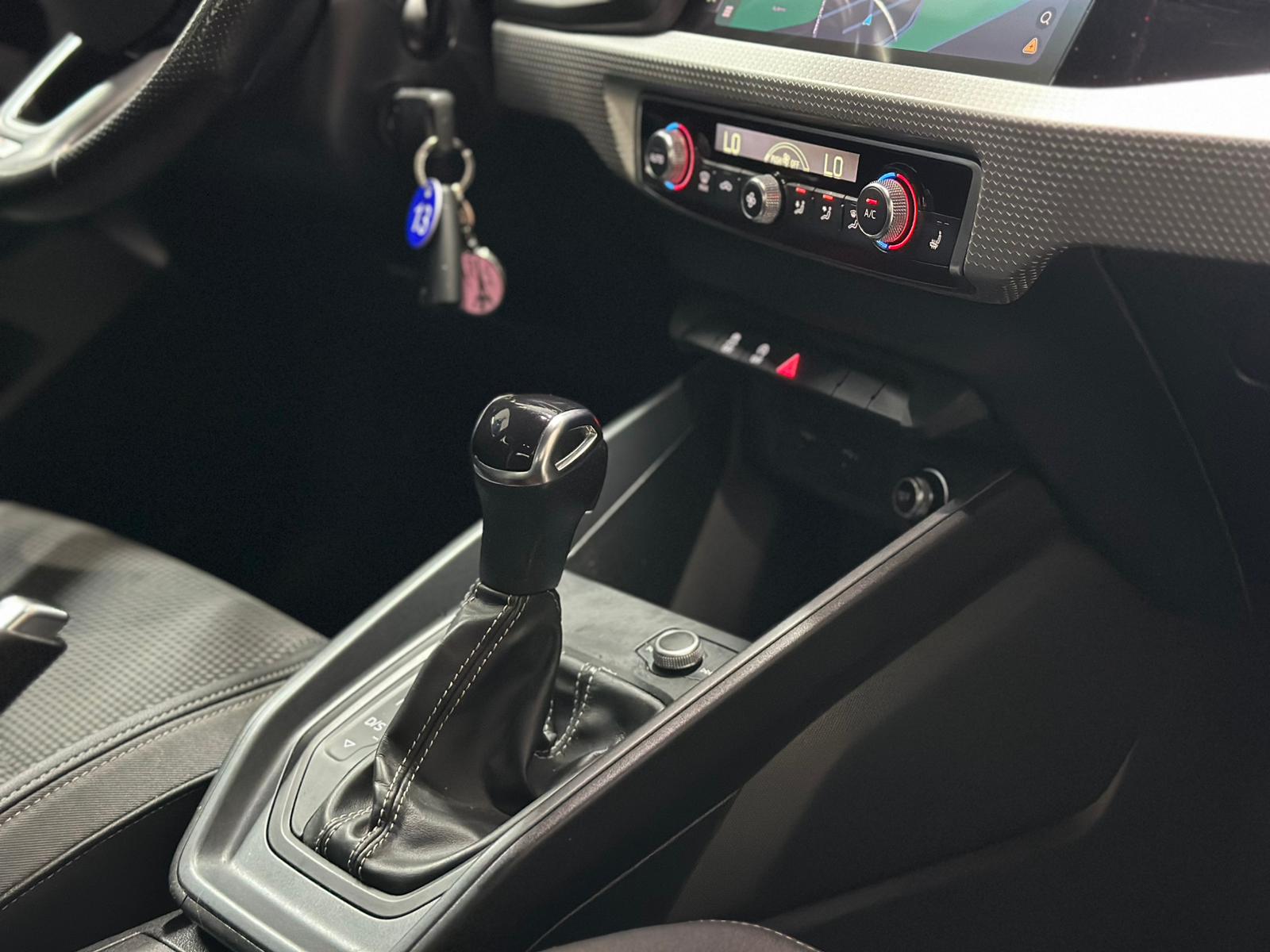 AUDI A1 Sportback 30 TFSI S Line Attraction S-tronic-image-14