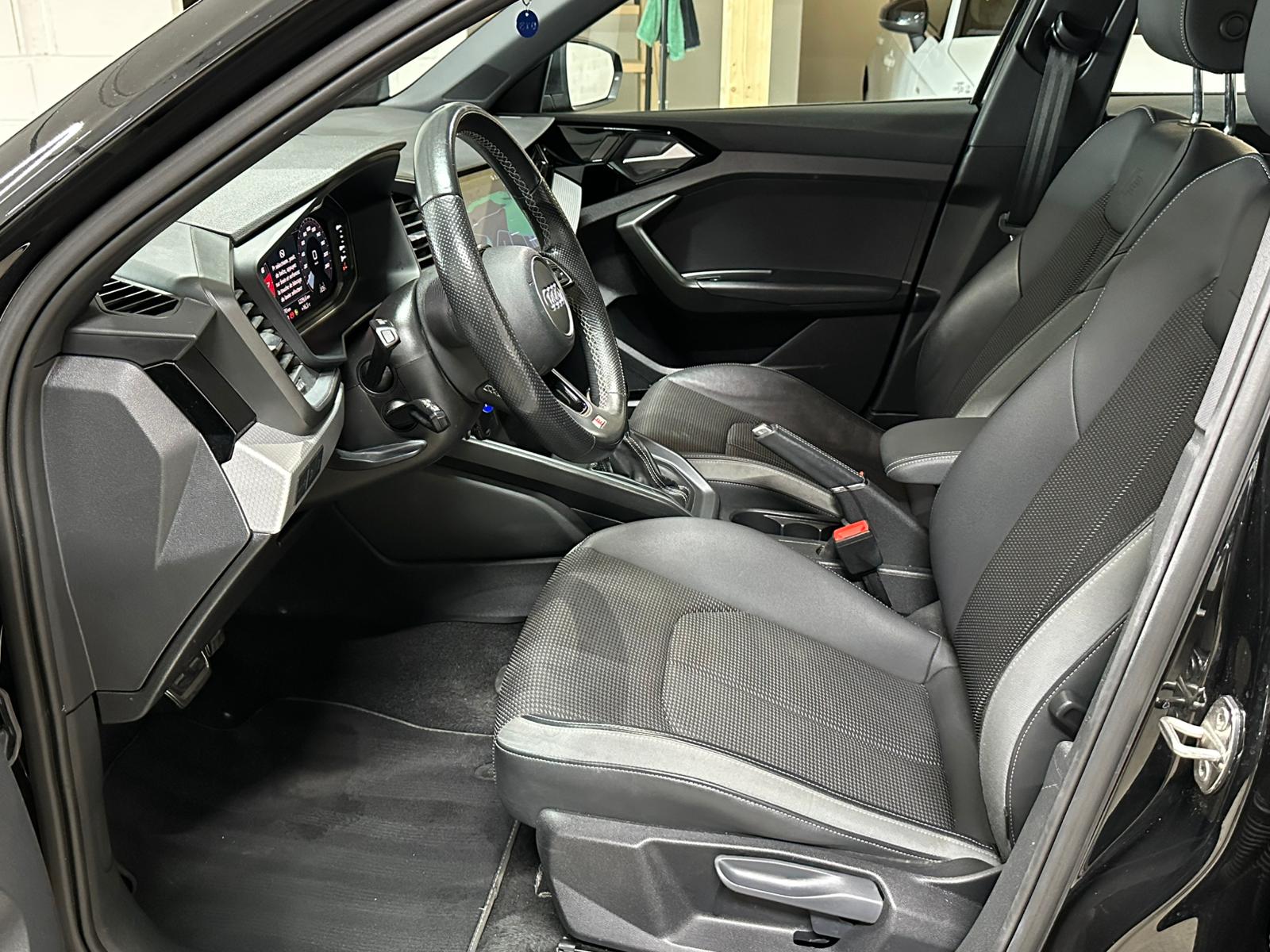 AUDI A1 Sportback 30 TFSI S Line Attraction S-tronic-image-9