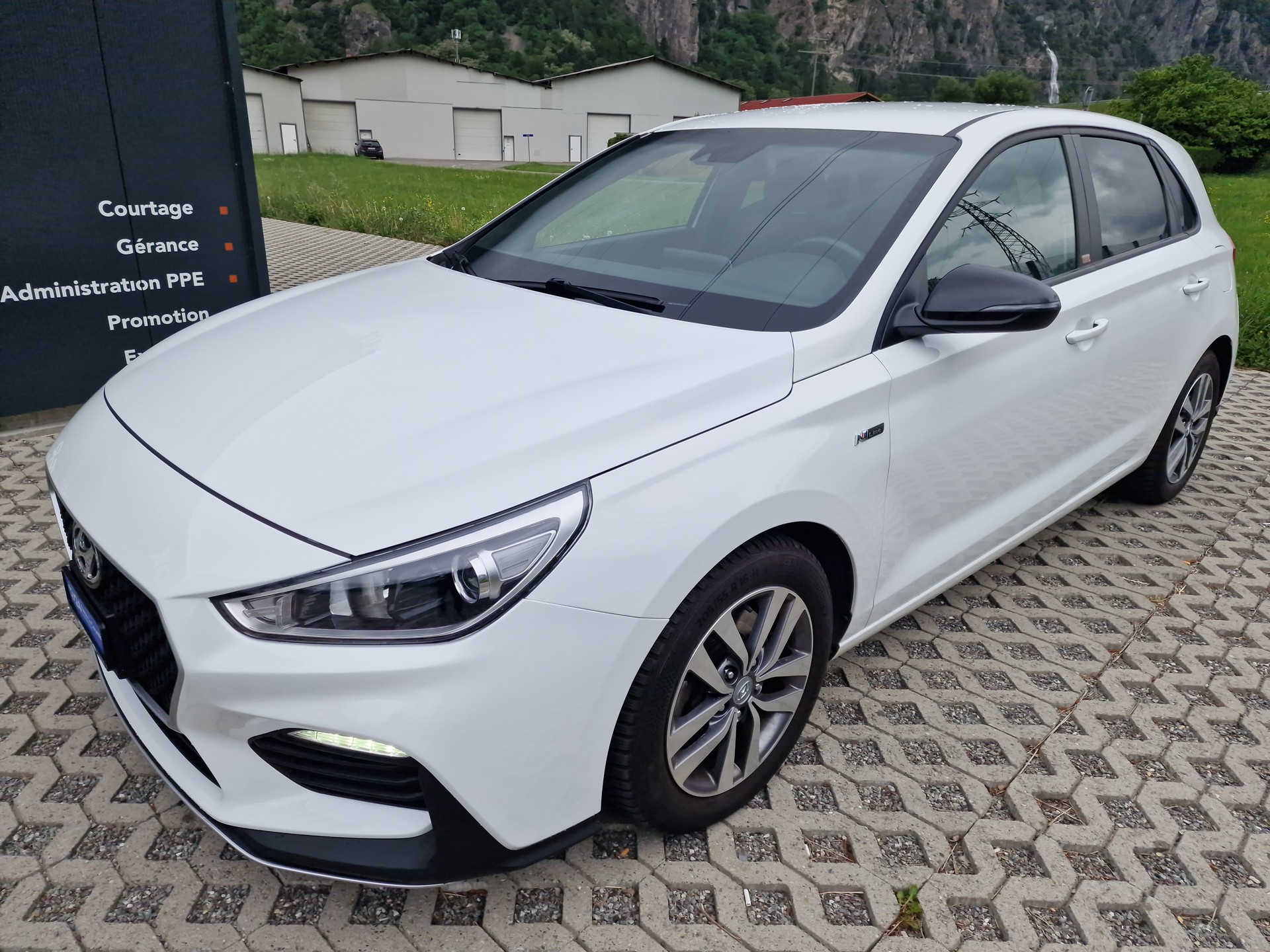 HYUNDAI i30 1.4 T-GDi N-Line DCT-image-2
