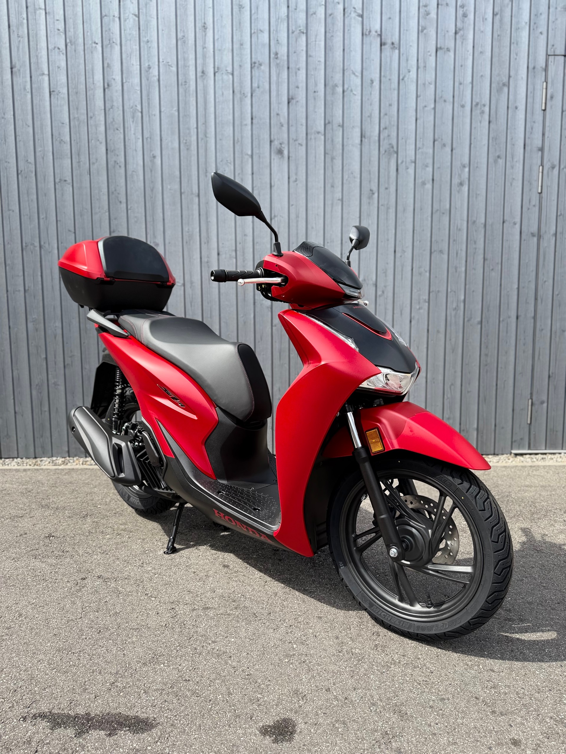 HONDA 125-showroom-element-1