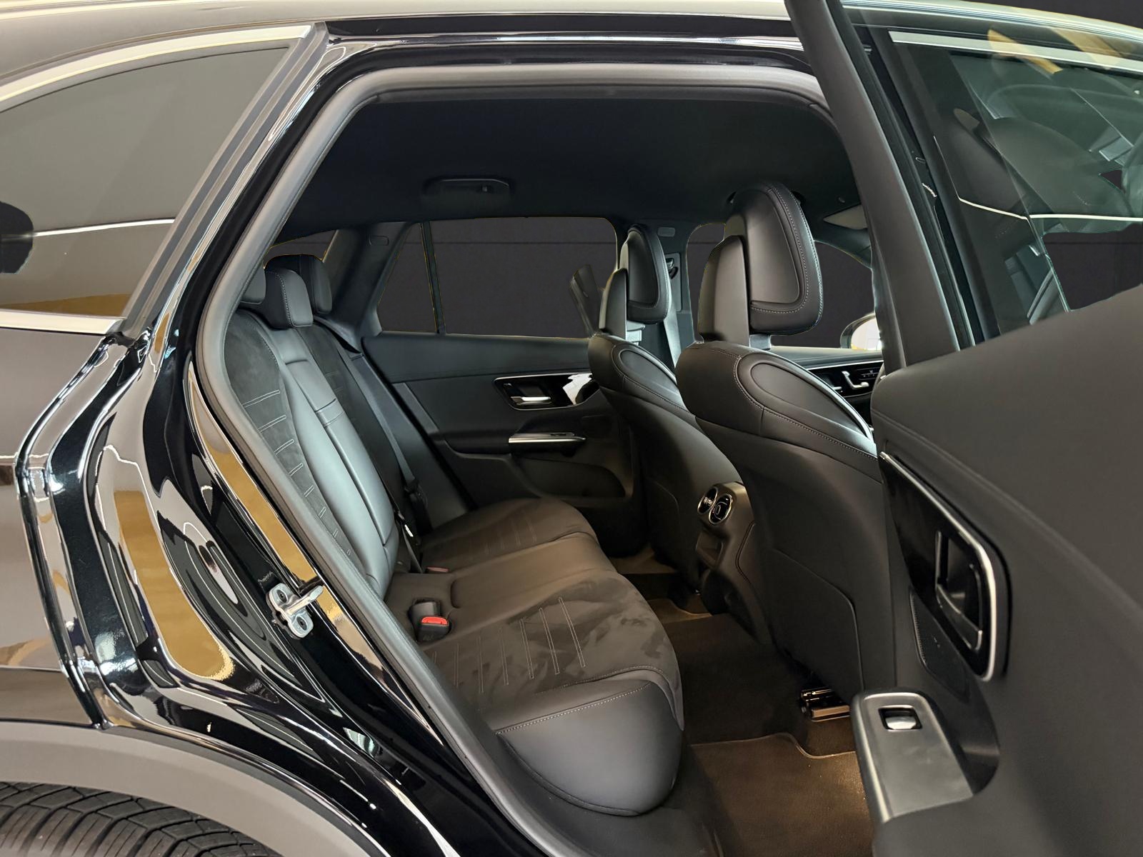 MERCEDES-BENZ GLC 300 d 4Matic 9G-Tronic AMG Line-image-19