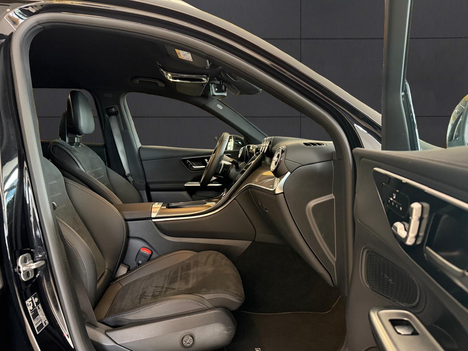 MERCEDES-BENZ GLC 300 d 4Matic 9G-Tronic AMG Line-image-16