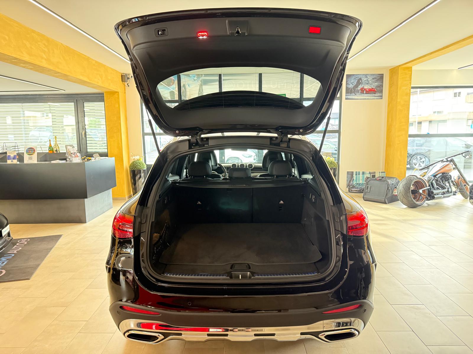 MERCEDES-BENZ GLC 300 d 4Matic 9G-Tronic AMG Line-image-4