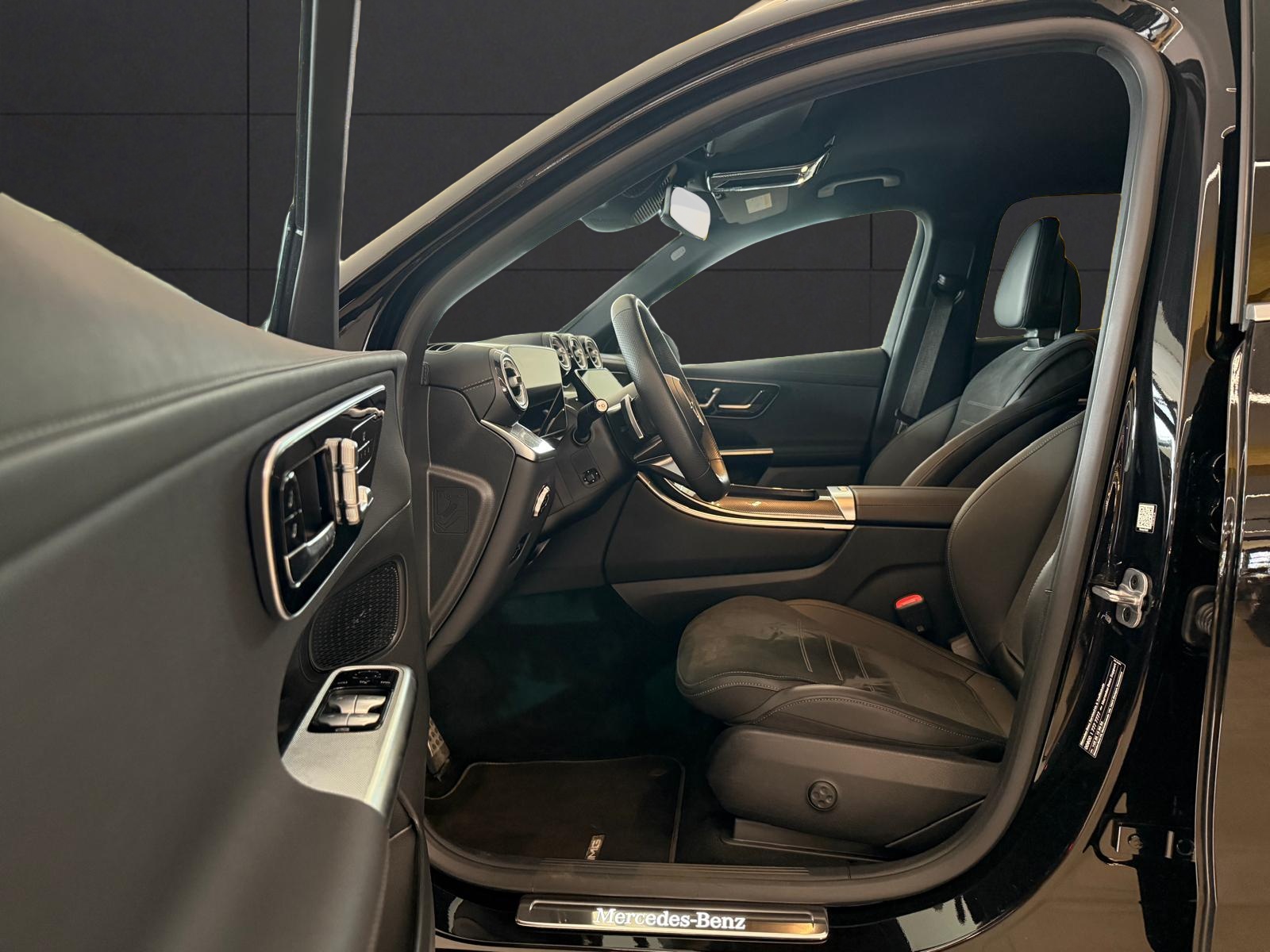 MERCEDES-BENZ GLC 300 d 4Matic 9G-Tronic AMG Line-image-11