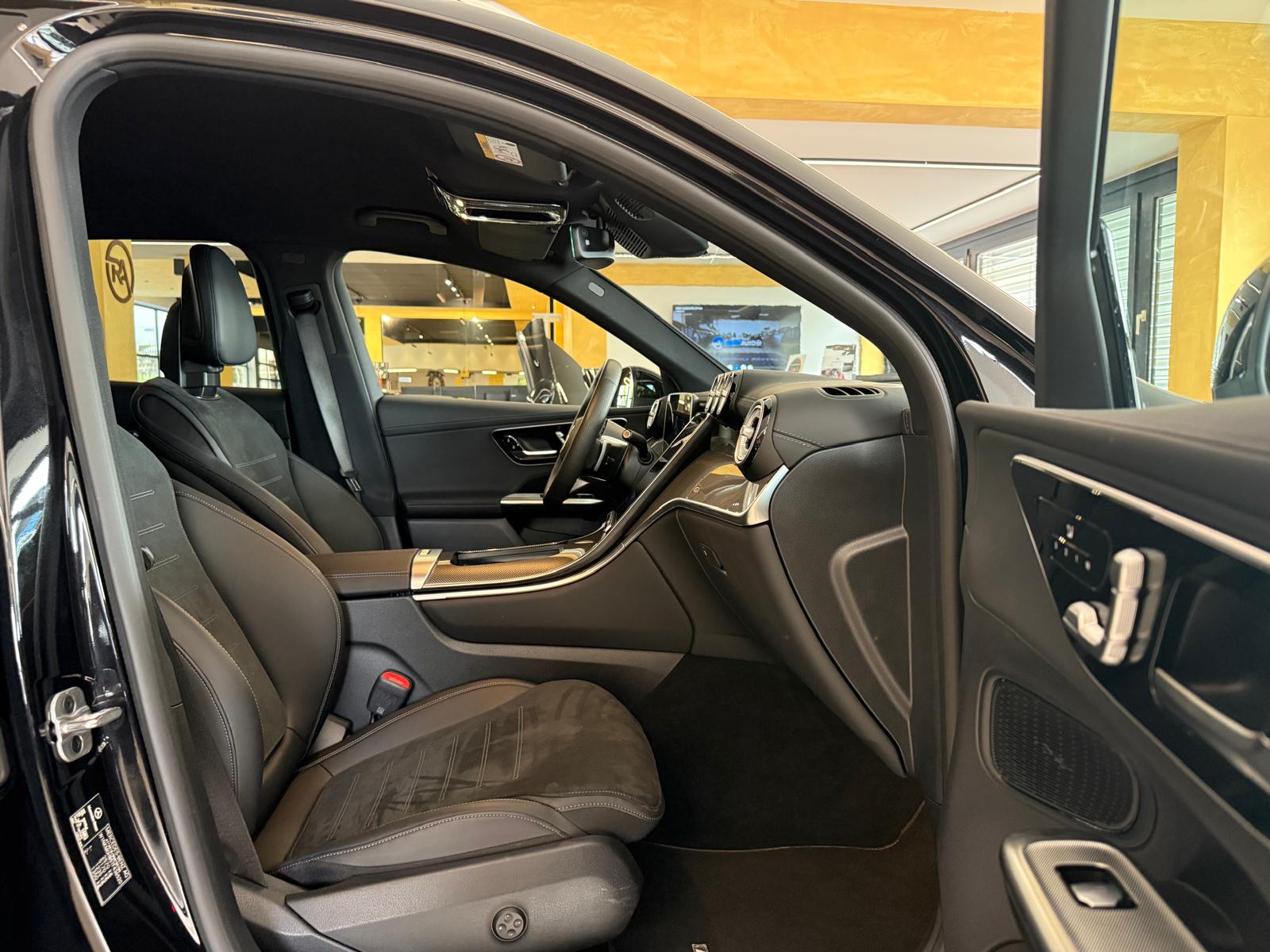 MERCEDES-BENZ GLC 300 d 4Matic 9G-Tronic AMG Line-image-16