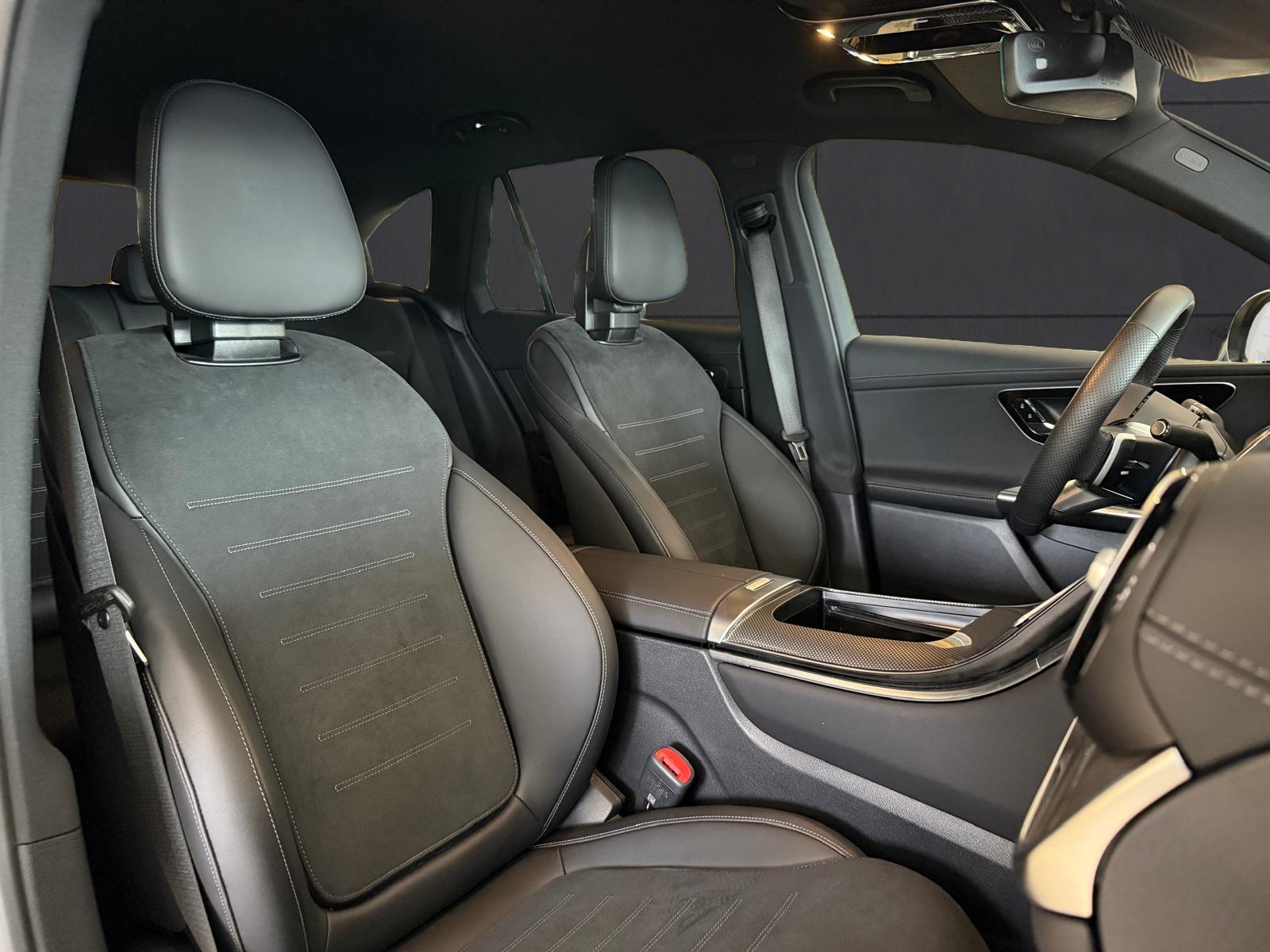 MERCEDES-BENZ GLC 300 d 4Matic 9G-Tronic AMG Line-image-14