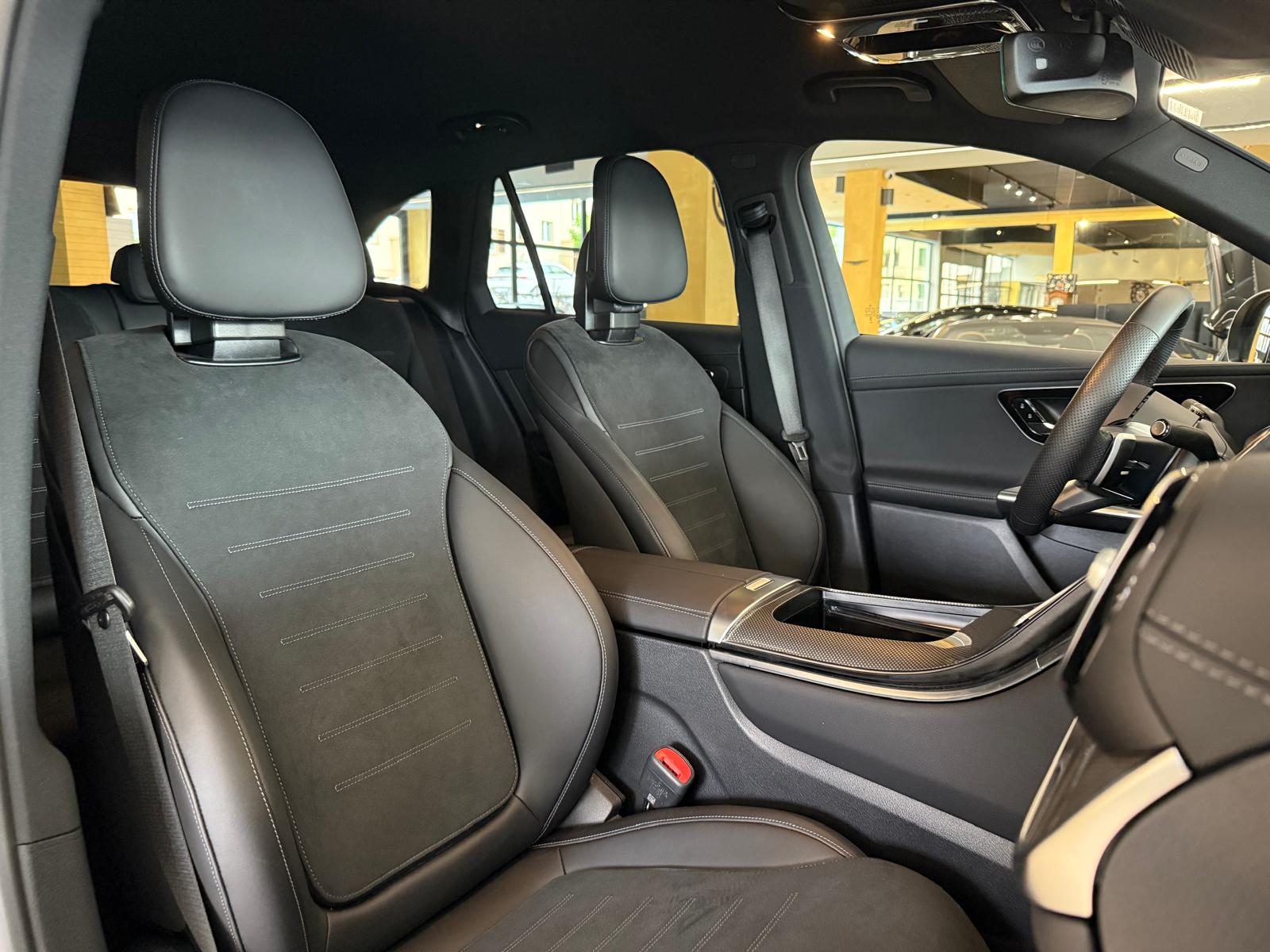 MERCEDES-BENZ GLC 300 d 4Matic 9G-Tronic AMG Line-image-14
