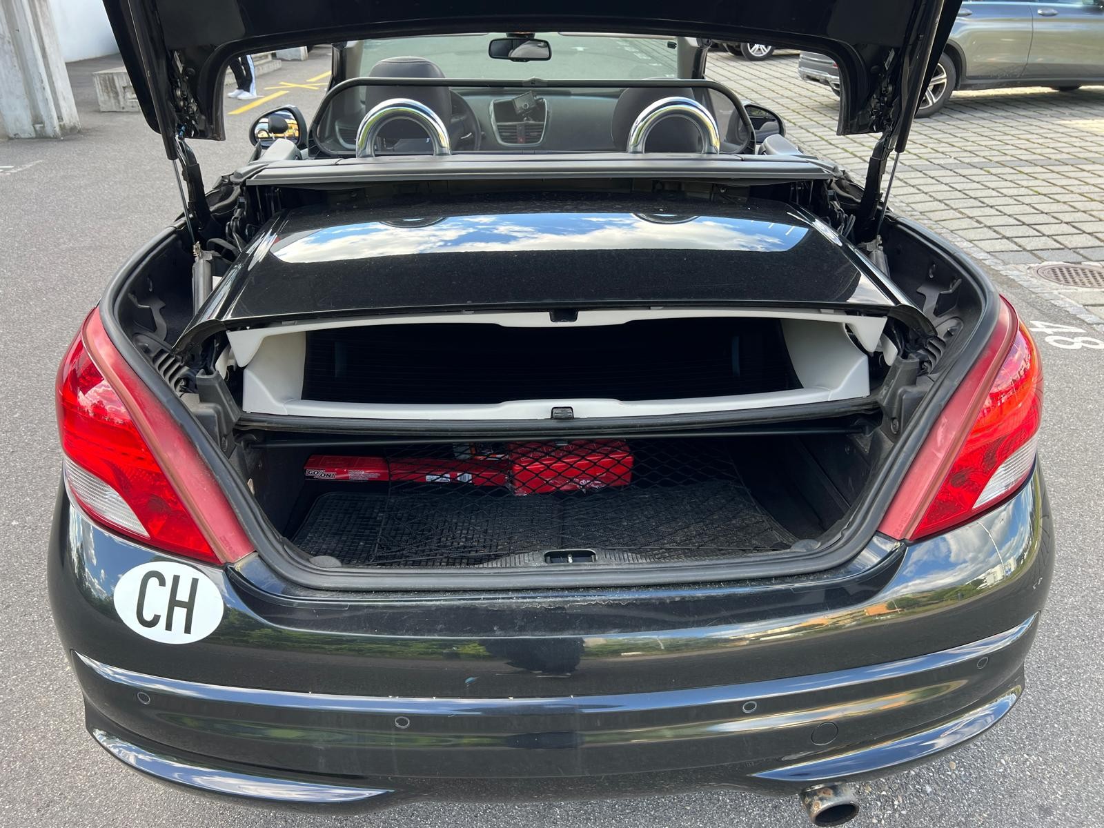 PEUGEOT 207 CC 1.6 16V Turbo Roland Garros-image-11