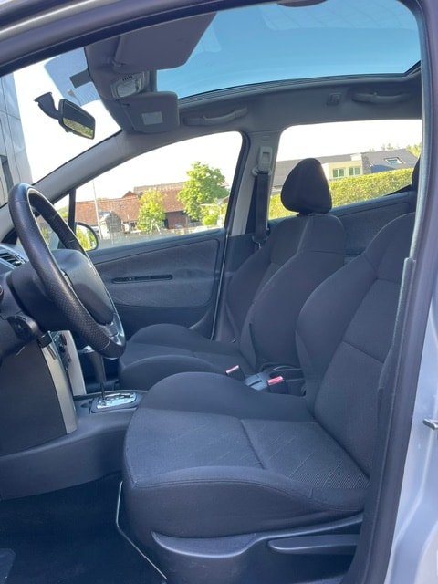 PEUGEOT 207 SW 1.6 16V Sport Automatic-image-12
