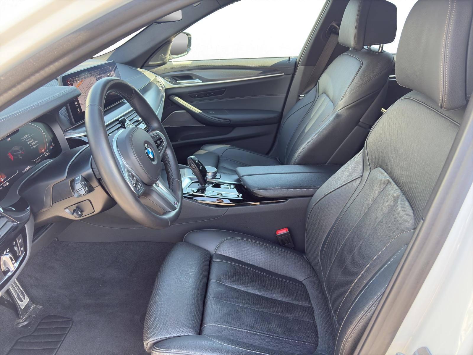 BMW 540i xDrive Touring-image-9