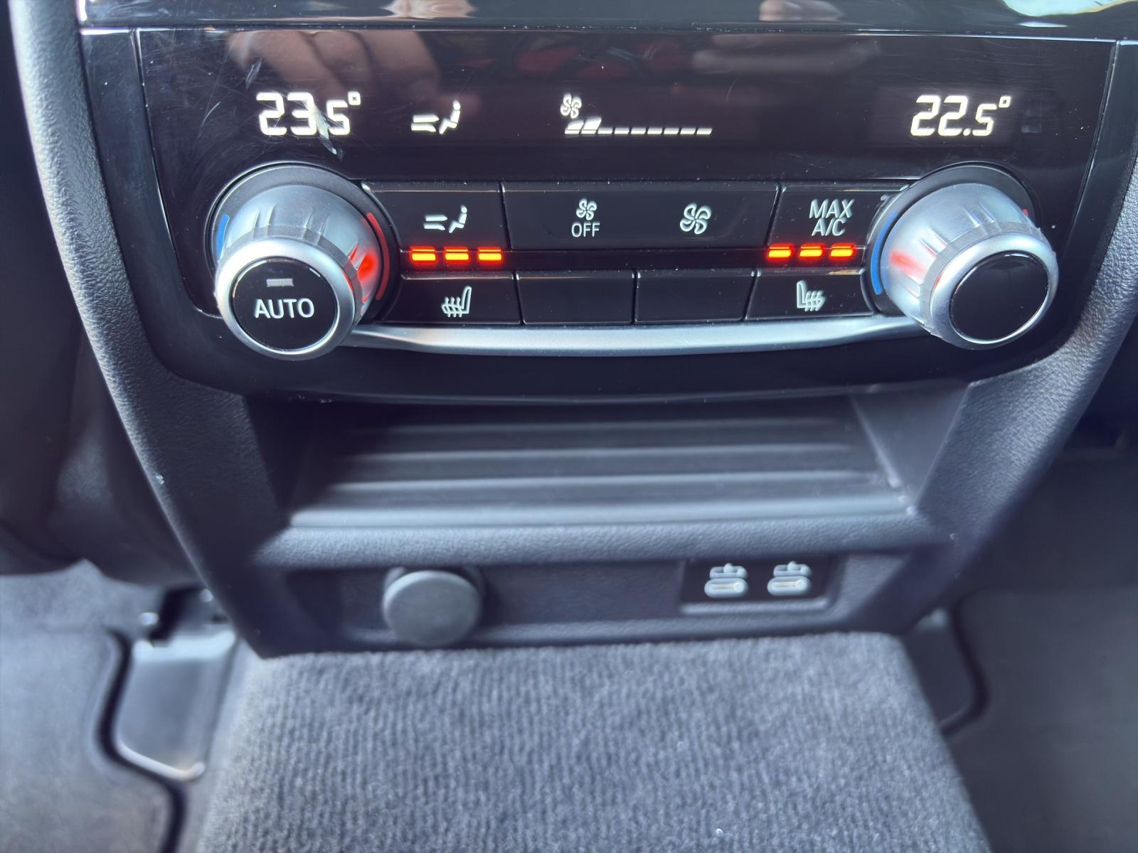BMW 540i xDrive Touring-image-14