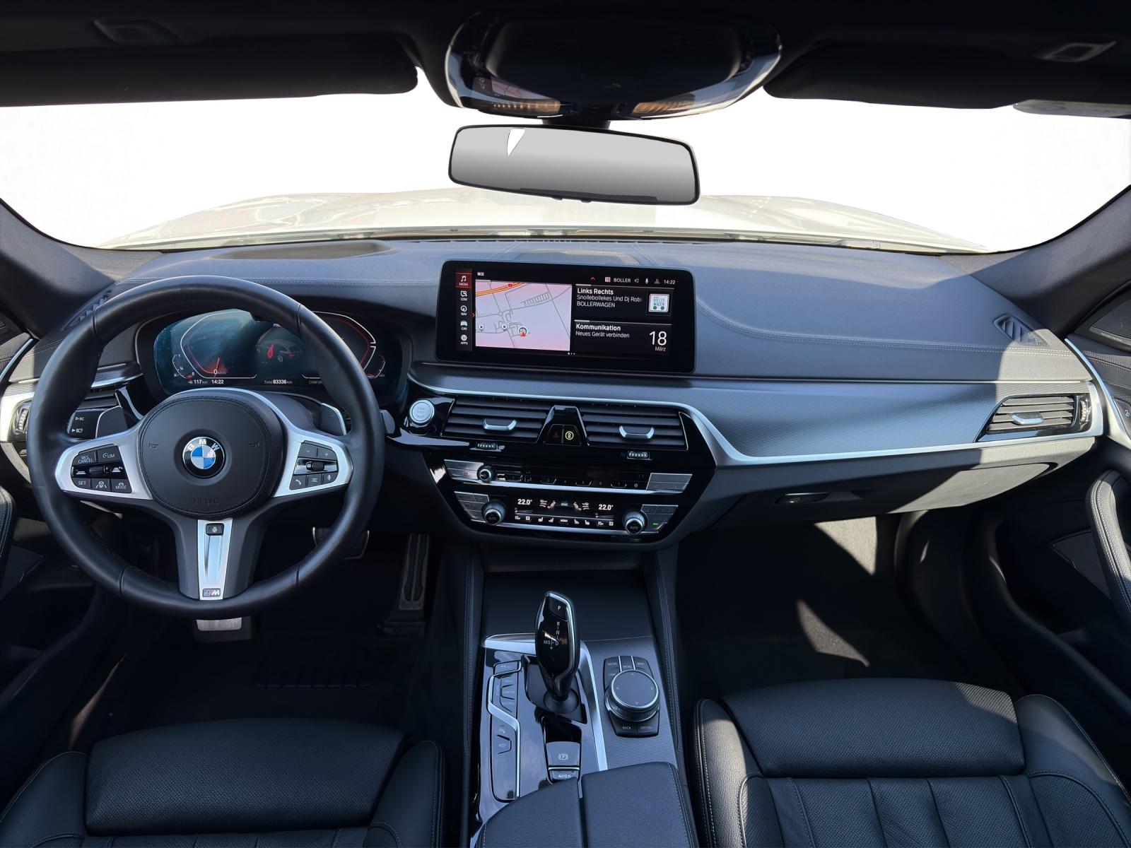 BMW 540i xDrive Touring-image-12