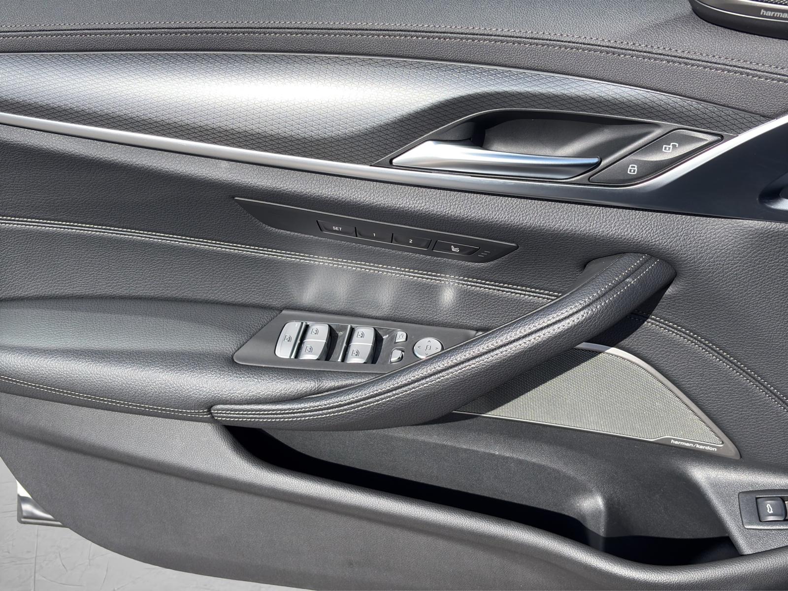 BMW 540i xDrive Touring-image-16