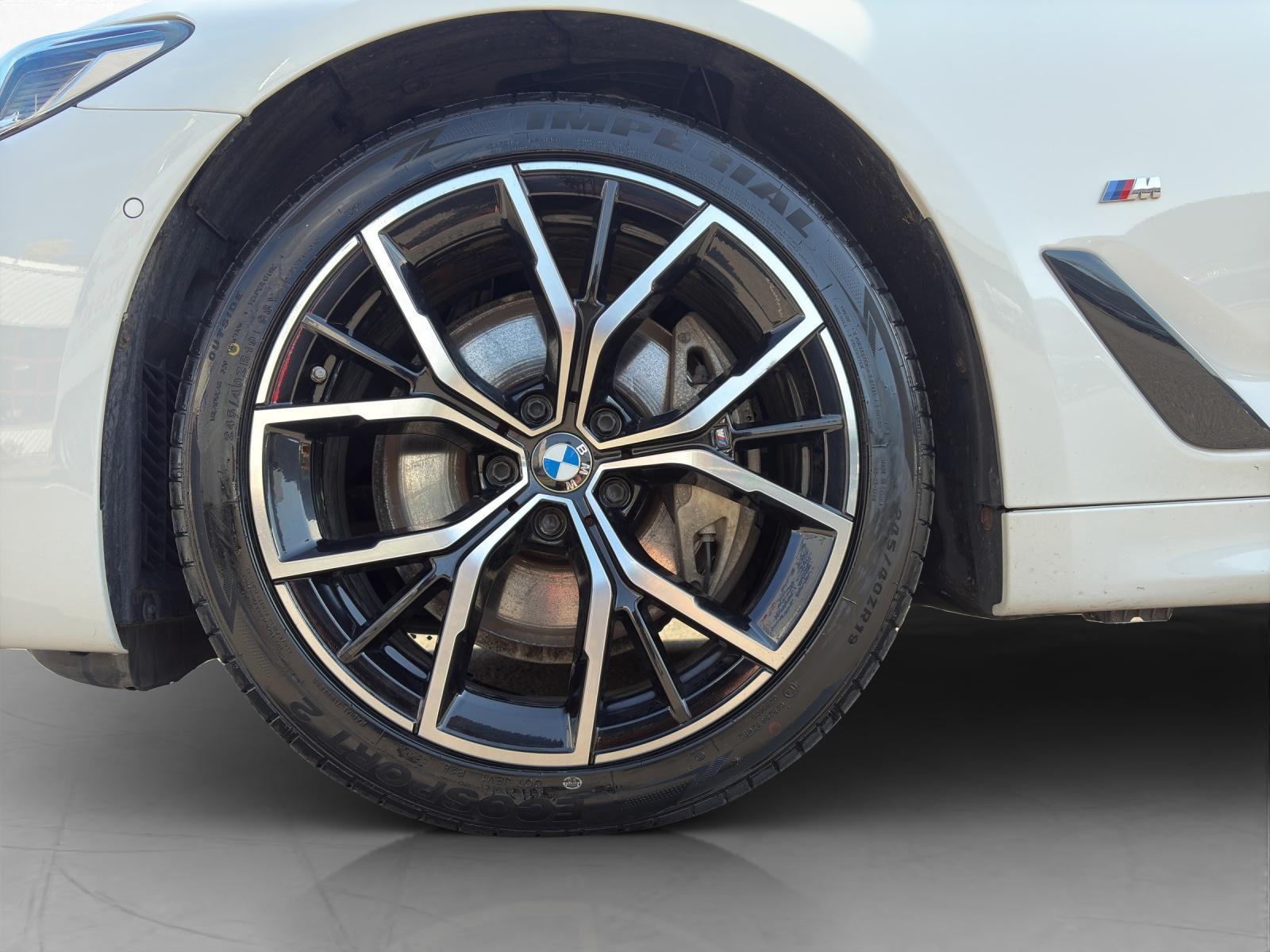 BMW 540i xDrive Touring-image-8