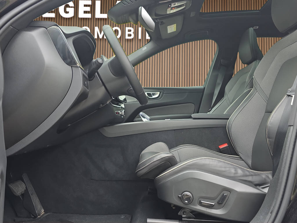 VOLVO XC60 2.0 B5 MH Plus Black Edition AWD-image-11