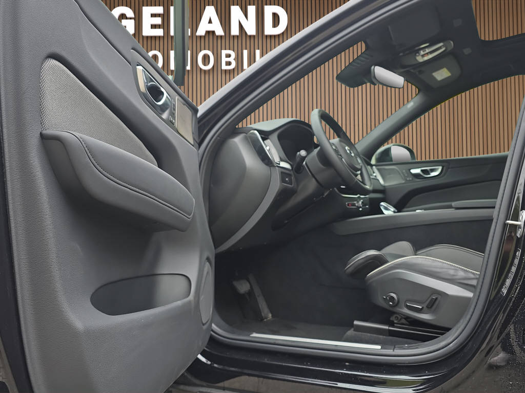 VOLVO XC60 2.0 B5 MH Plus Black Edition AWD-image-10