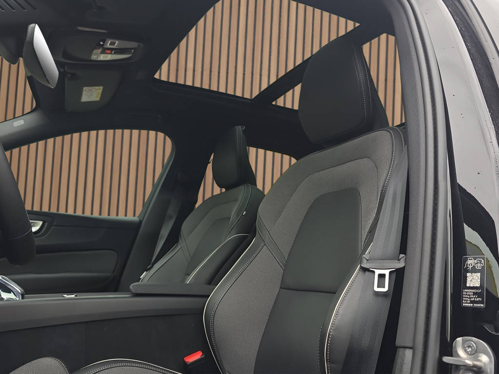 VOLVO XC60 2.0 B5 MH Plus Black Edition AWD-image-12