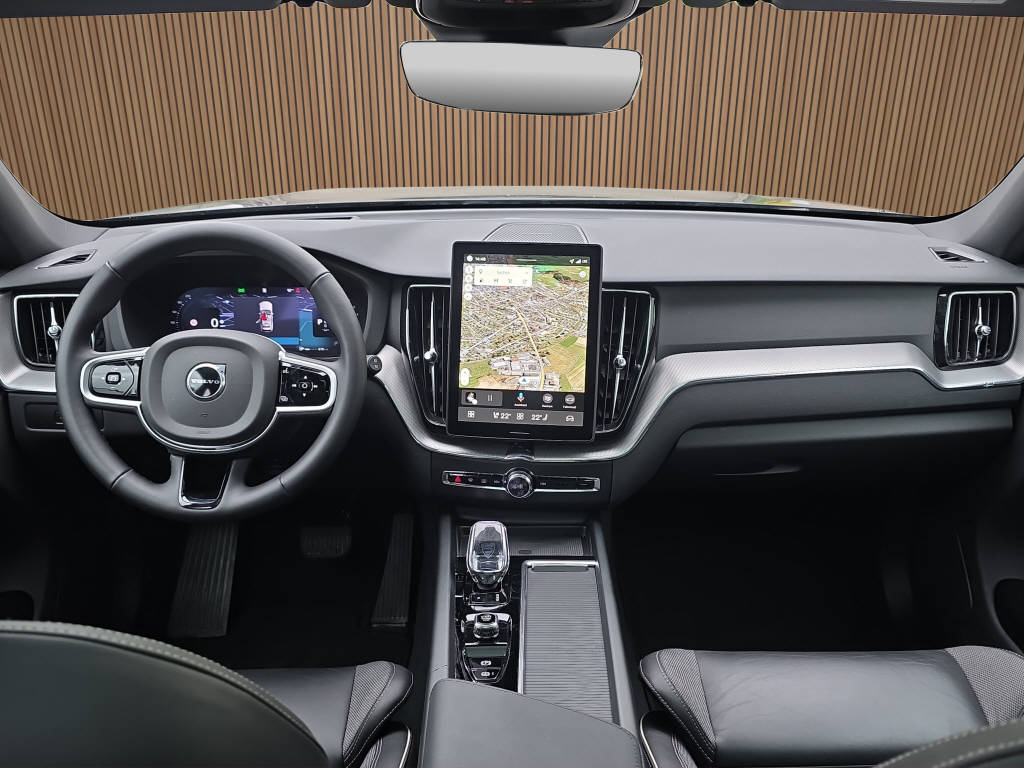 VOLVO XC60 2.0 B5 MH Plus Black Edition AWD-image-17