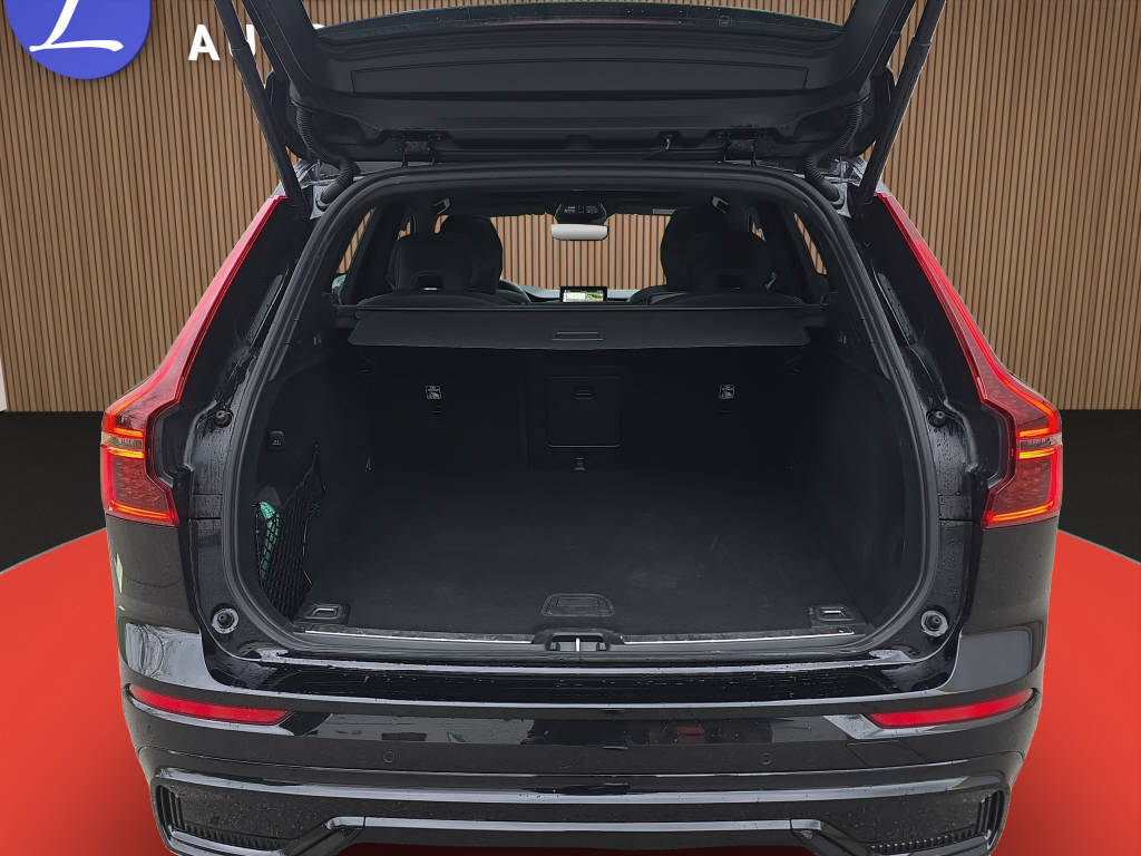 VOLVO XC60 2.0 B5 MH Plus Black Edition AWD-image-14
