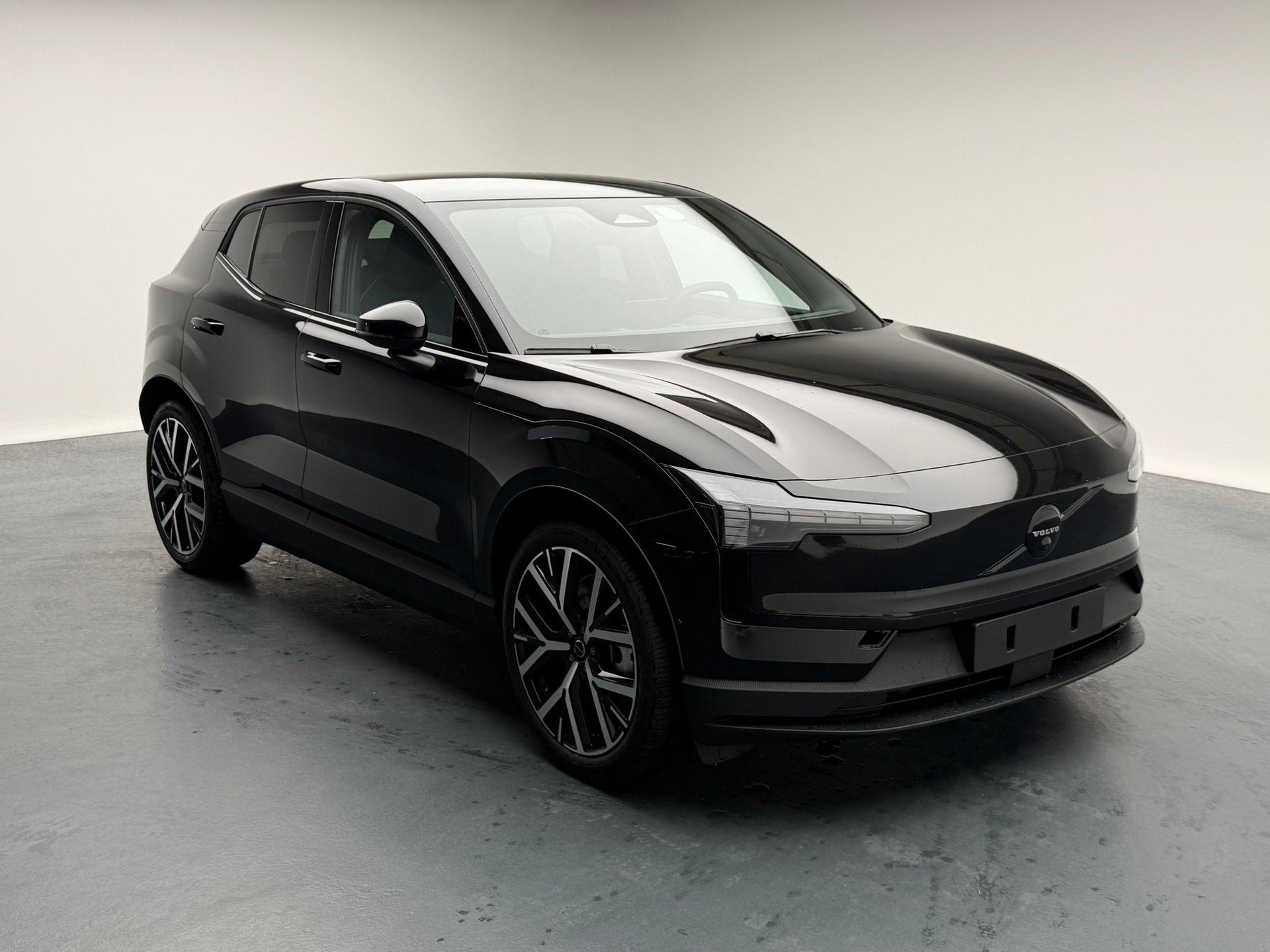 VOLVO EX30 E60 Twin Ultra Performance Sw. Black Ed. AWD-image-7