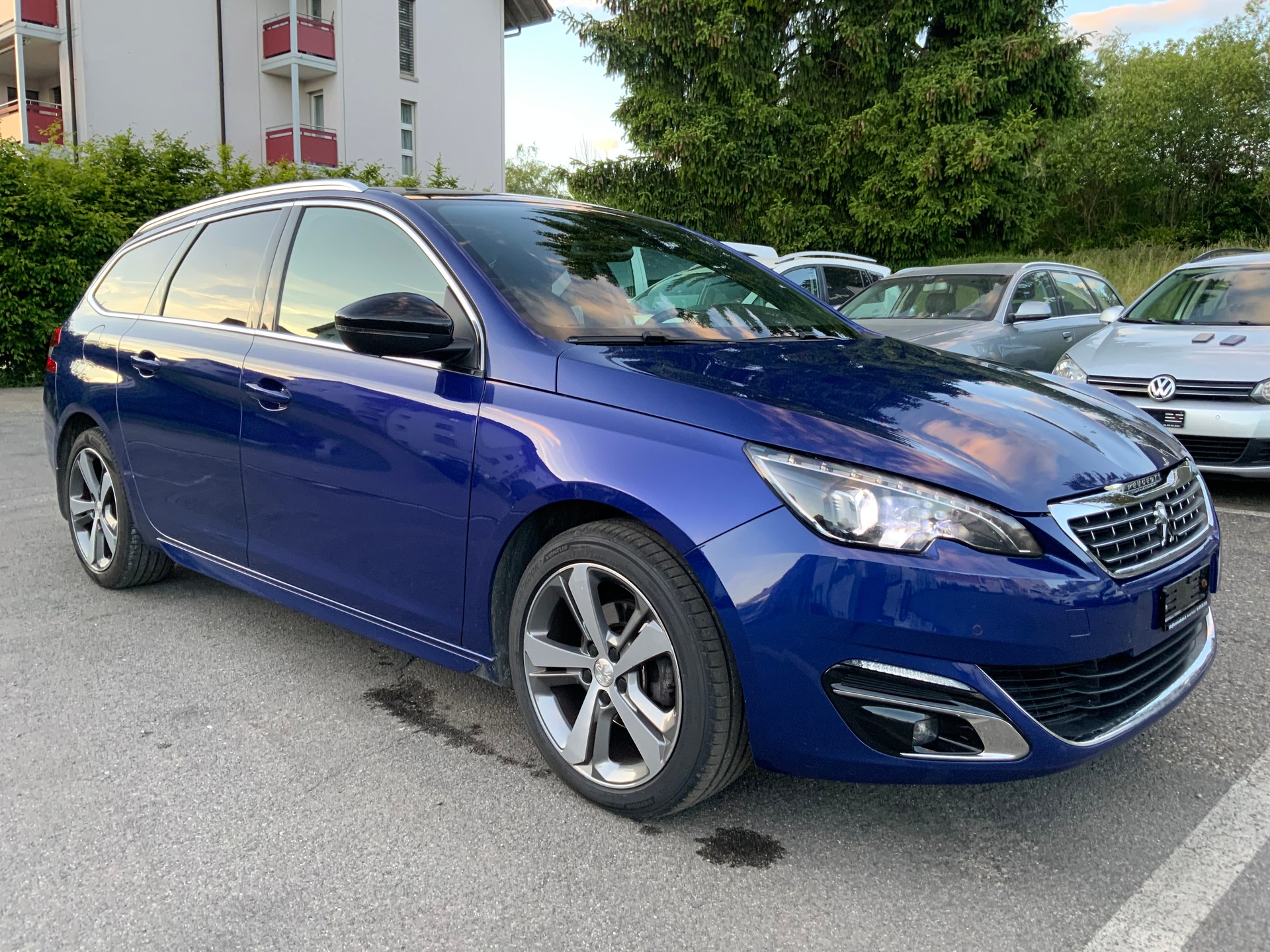 PEUGEOT 308 SW 1.2 THP GT Line-image-2