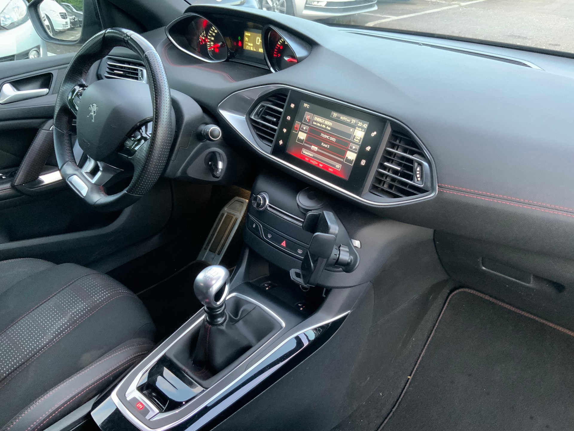 PEUGEOT 308 SW 1.2 THP GT Line-image-10
