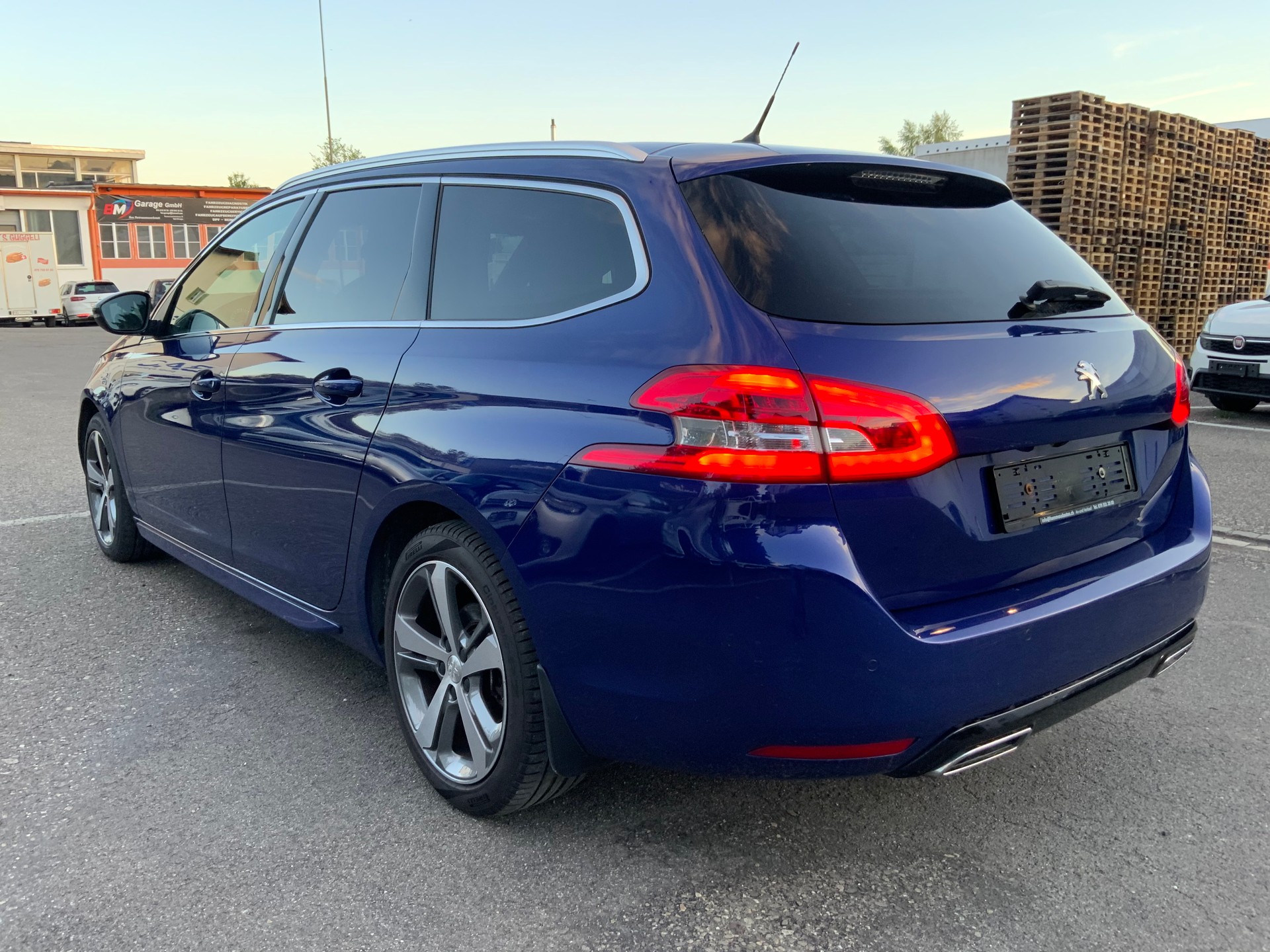 PEUGEOT 308 SW 1.2 THP GT Line-image-4