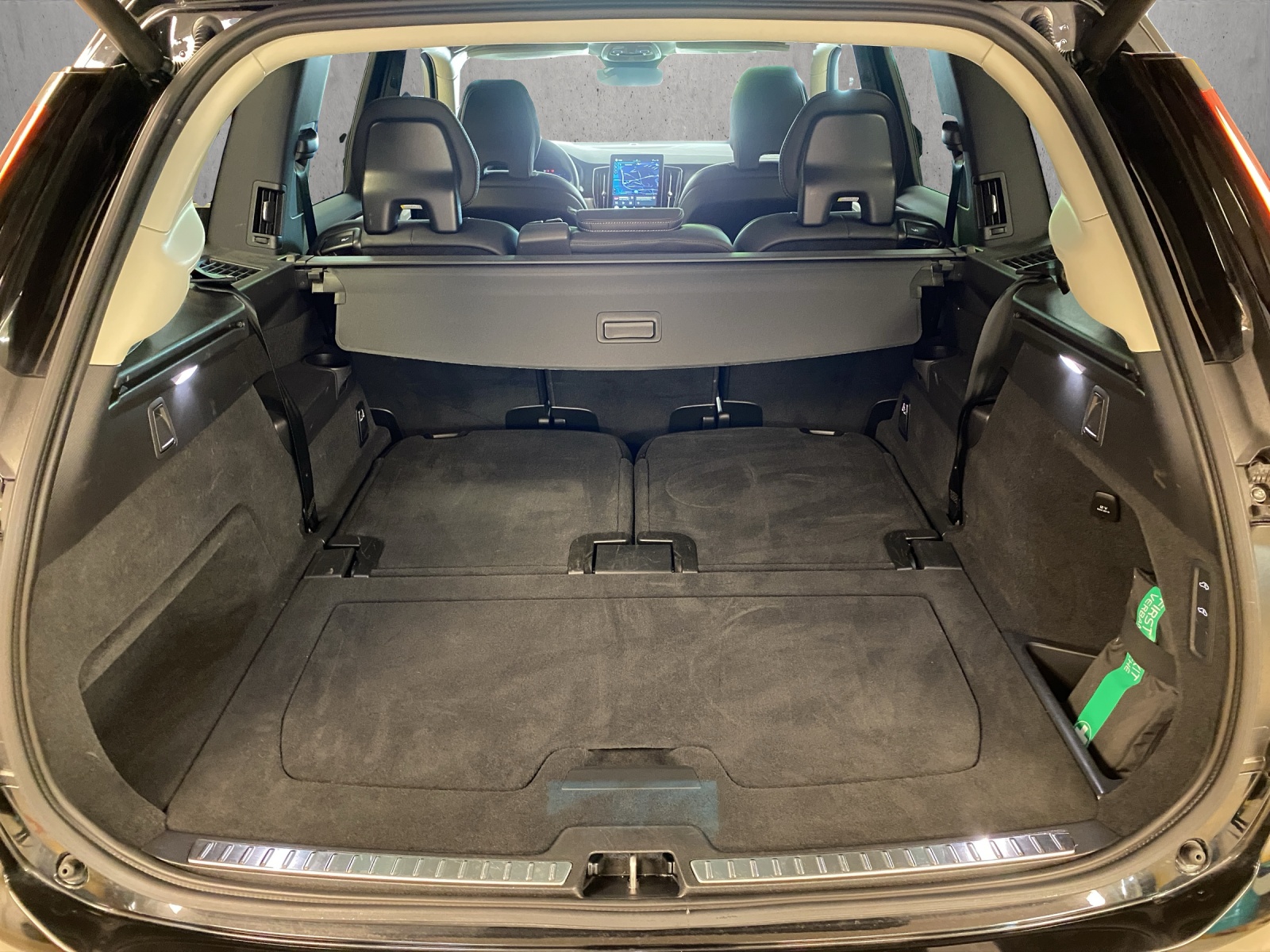 VOLVO XC90 T8 eAWD PluginHybrid Plus Dark Geartronic-image-13