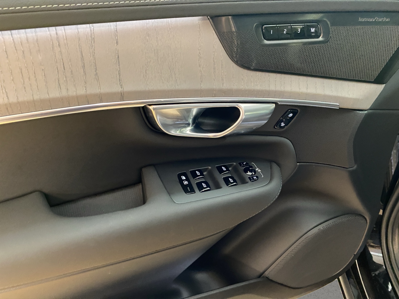 VOLVO XC90 T8 eAWD PluginHybrid Plus Dark Geartronic-image-8