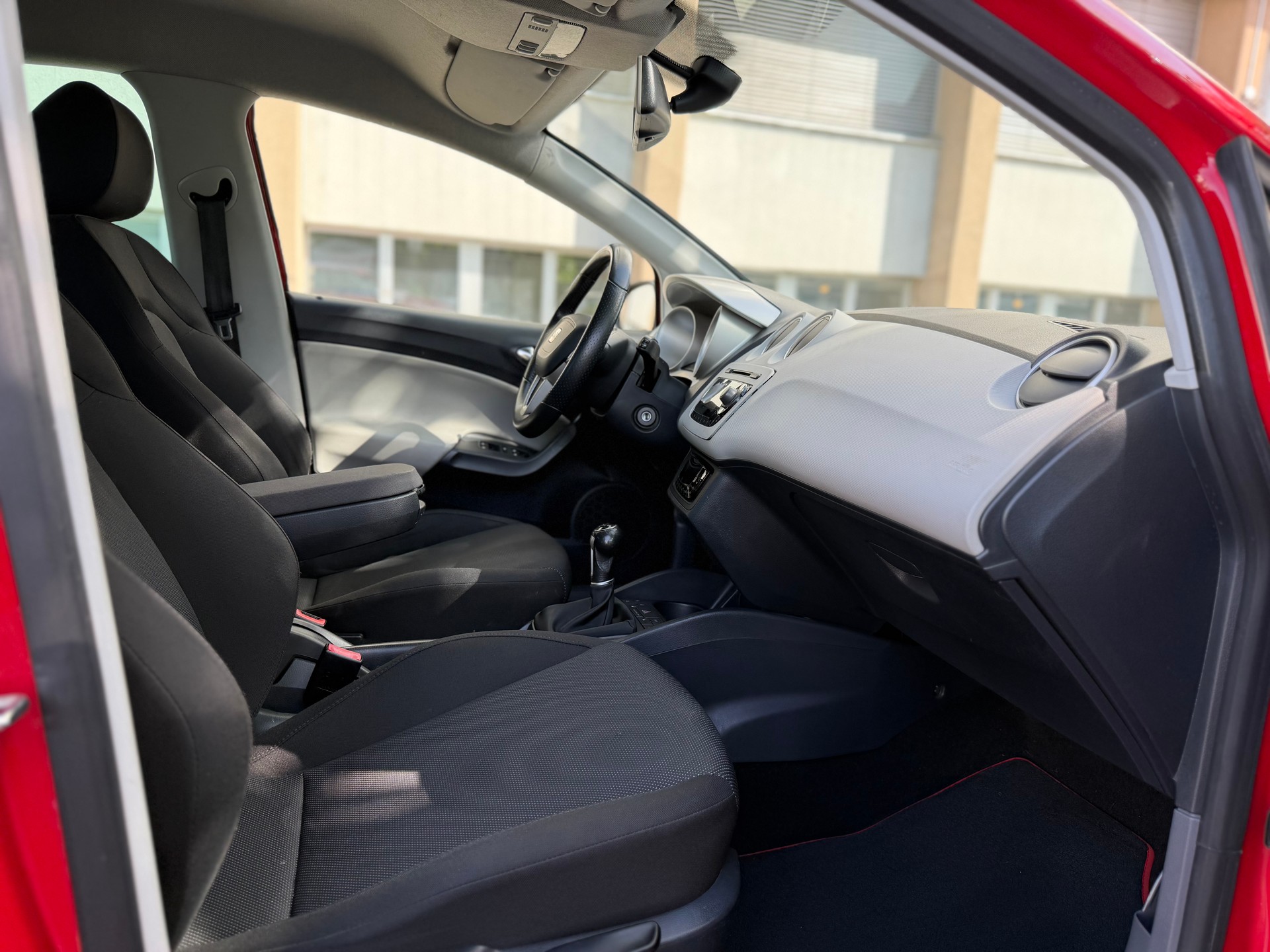 SEAT Ibiza 1.6 Style-image-11