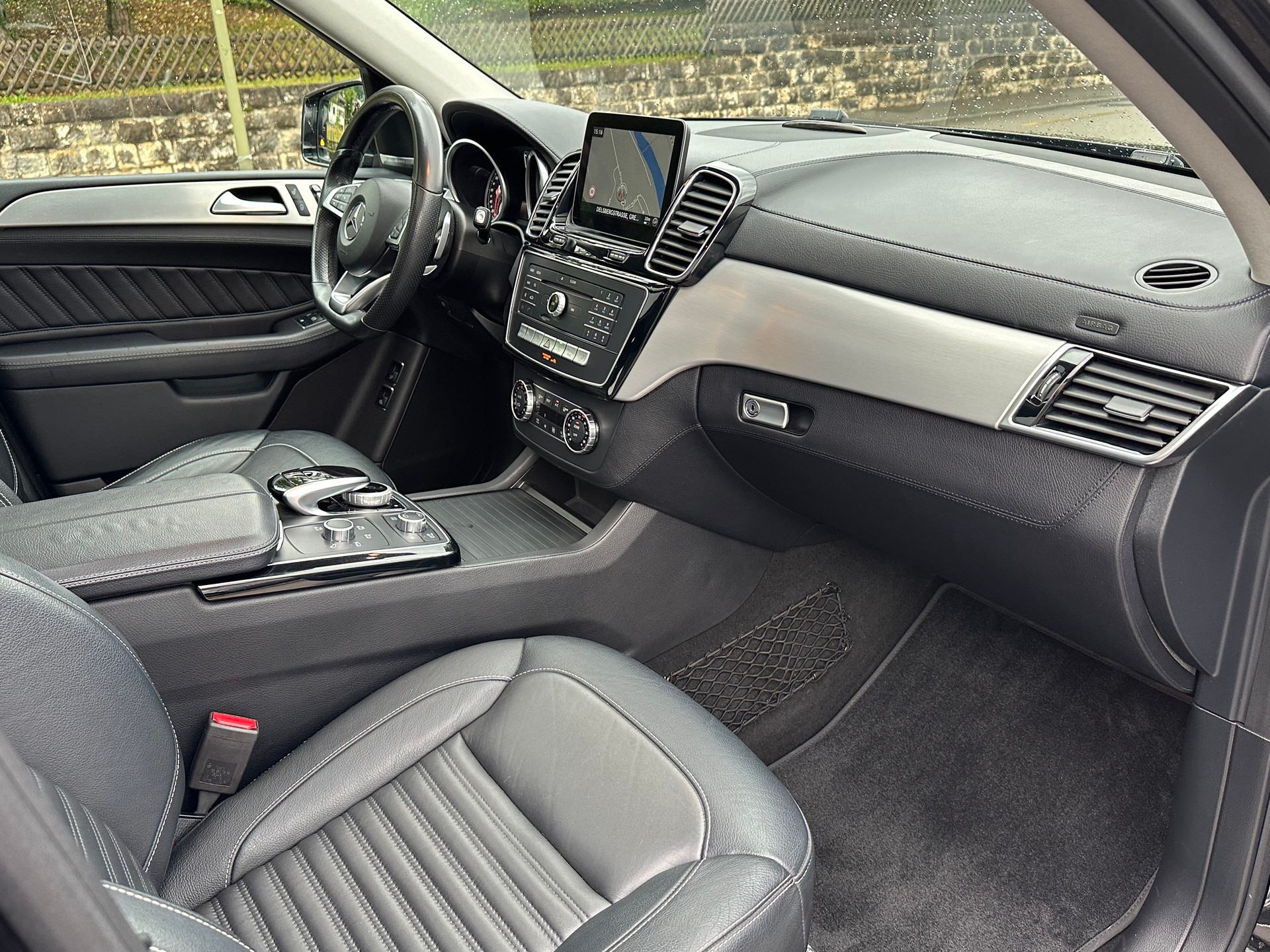MERCEDES-BENZ GLE 350 d AMG Executive 4Matic 9G-Tronic-image-11