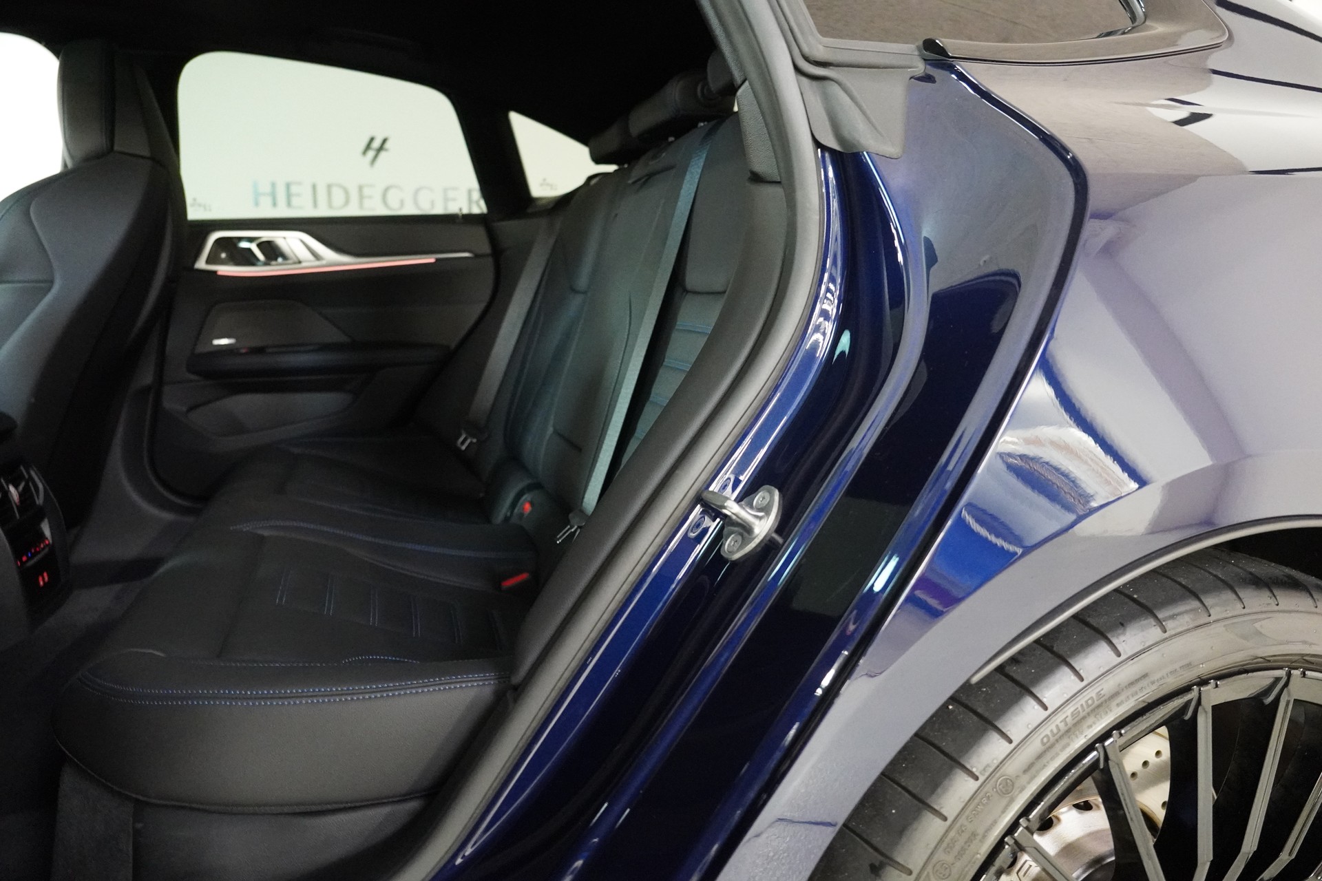 BMW-ALPINA B4 Gran Coupé 3.0 xDrive S-Tronic-image-12