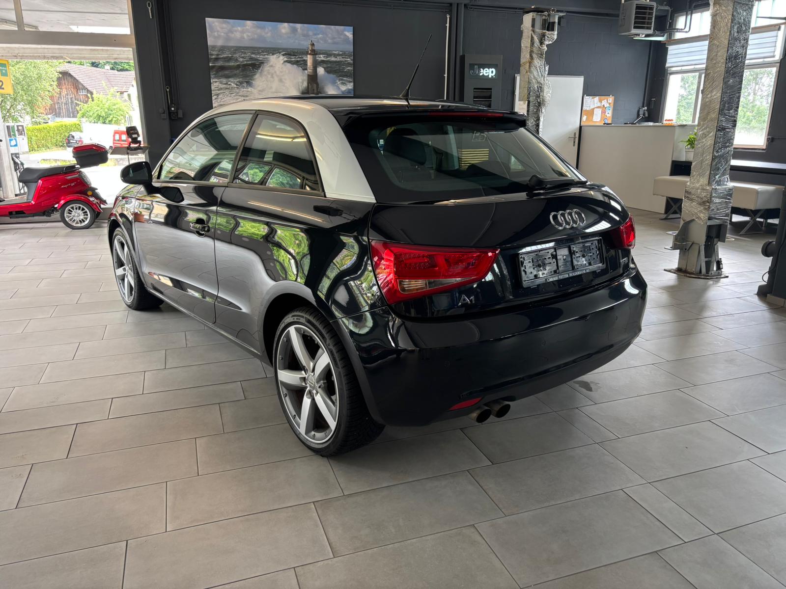 AUDI A1 1.4 TFSI Attraction S-tronic-image-3