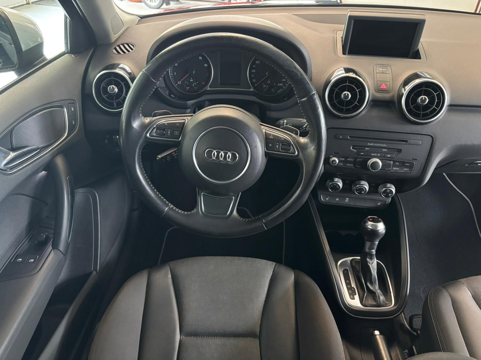AUDI A1 1.4 TFSI Attraction S-tronic-image-8