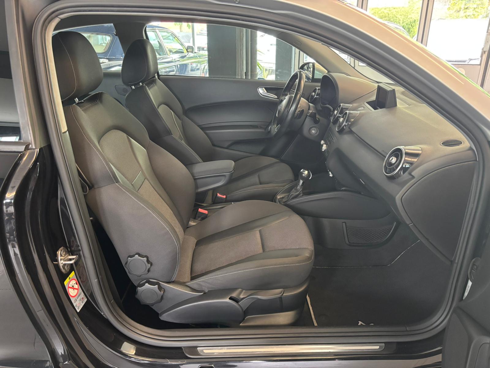 AUDI A1 1.4 TFSI Attraction S-tronic-image-6