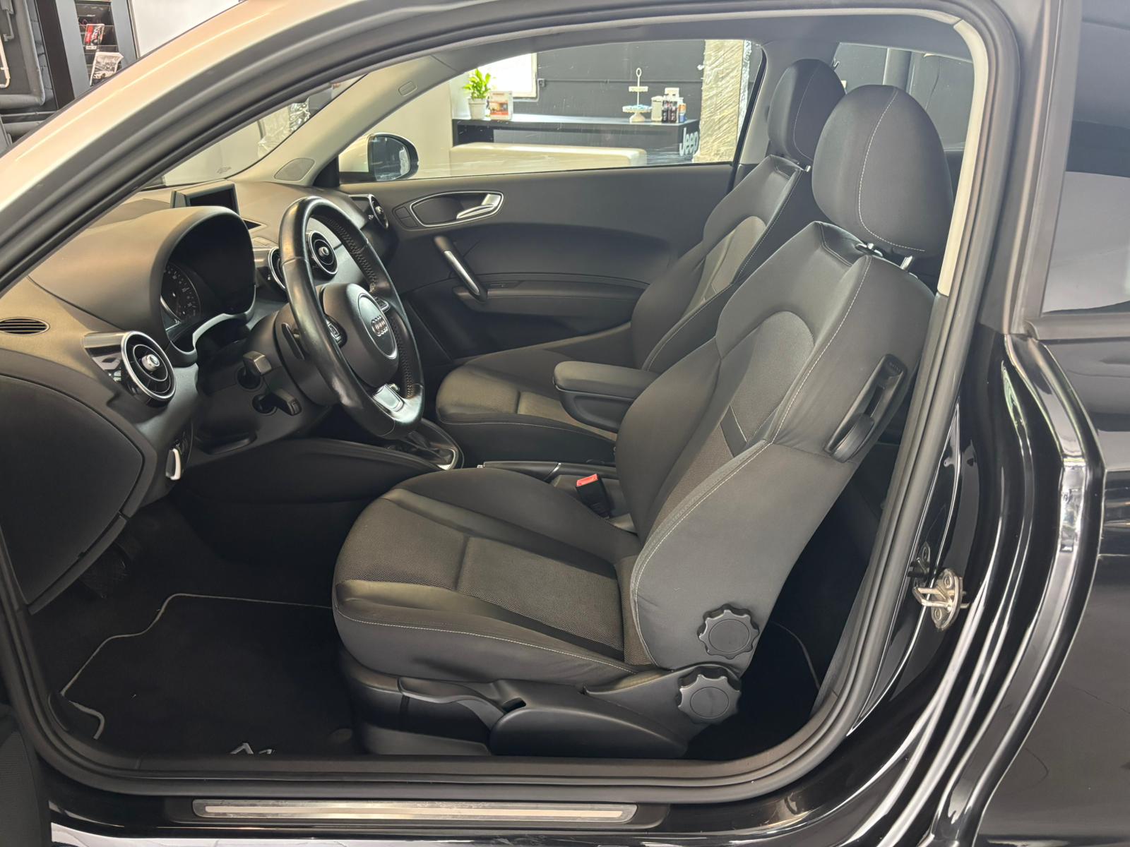 AUDI A1 1.4 TFSI Attraction S-tronic-image-7