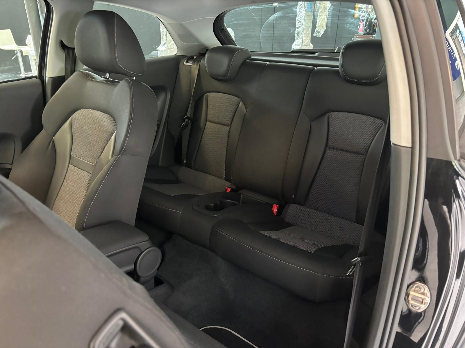AUDI A1 1.4 TFSI Attraction S-tronic-image-9