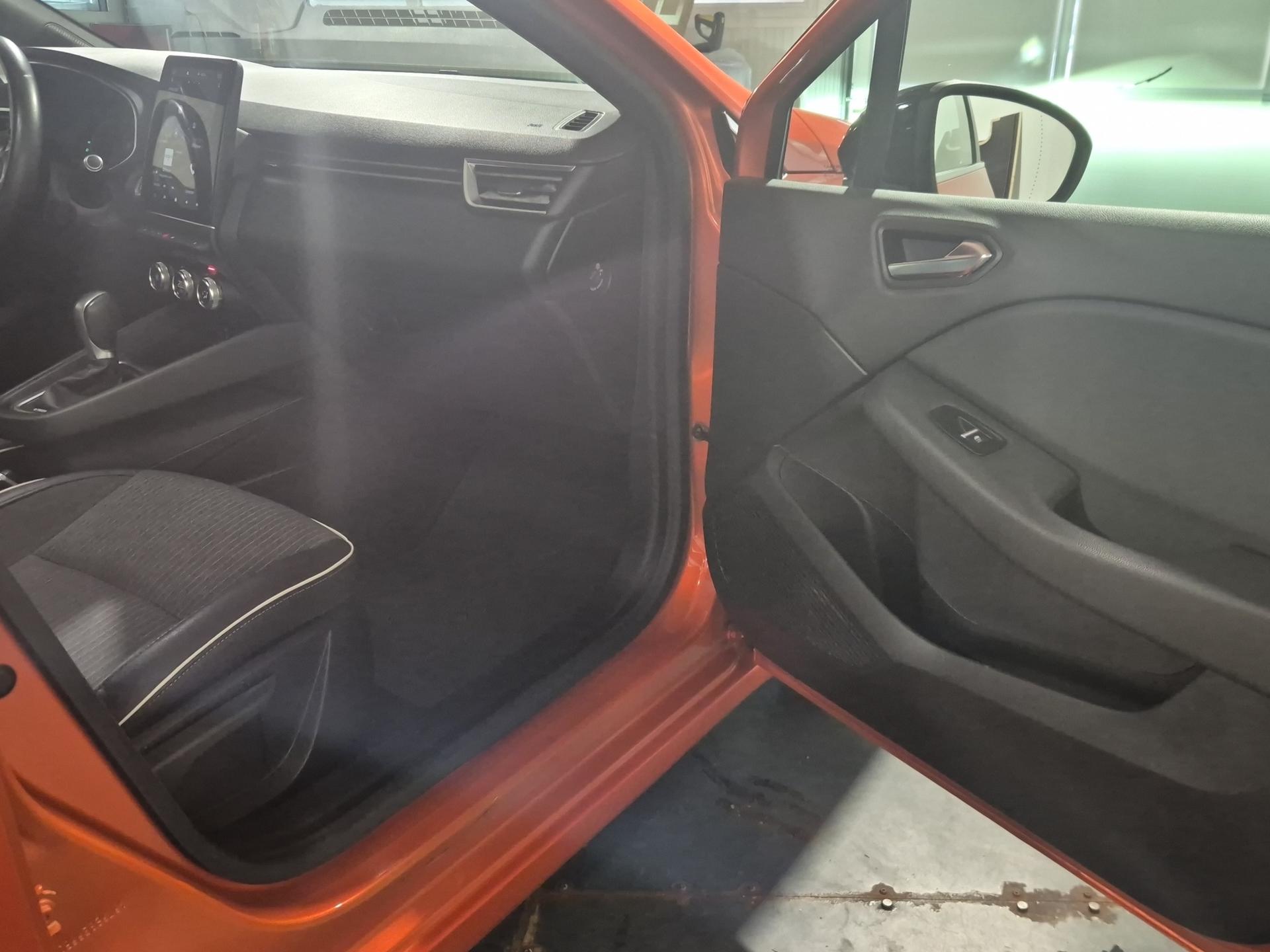 RENAULT Clio 1.6 E-Tech Intens-image-20