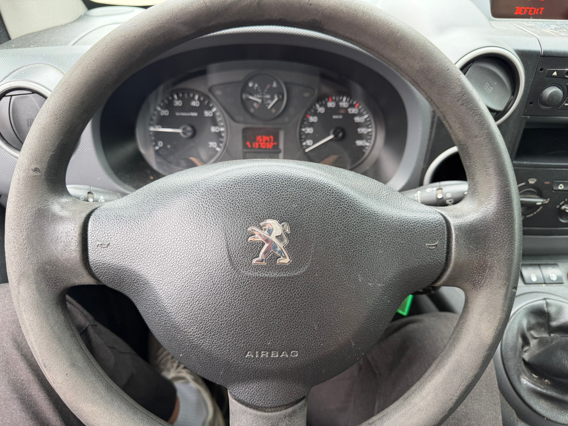 PEUGEOT Partner 1.6 VTi Urban-image-6