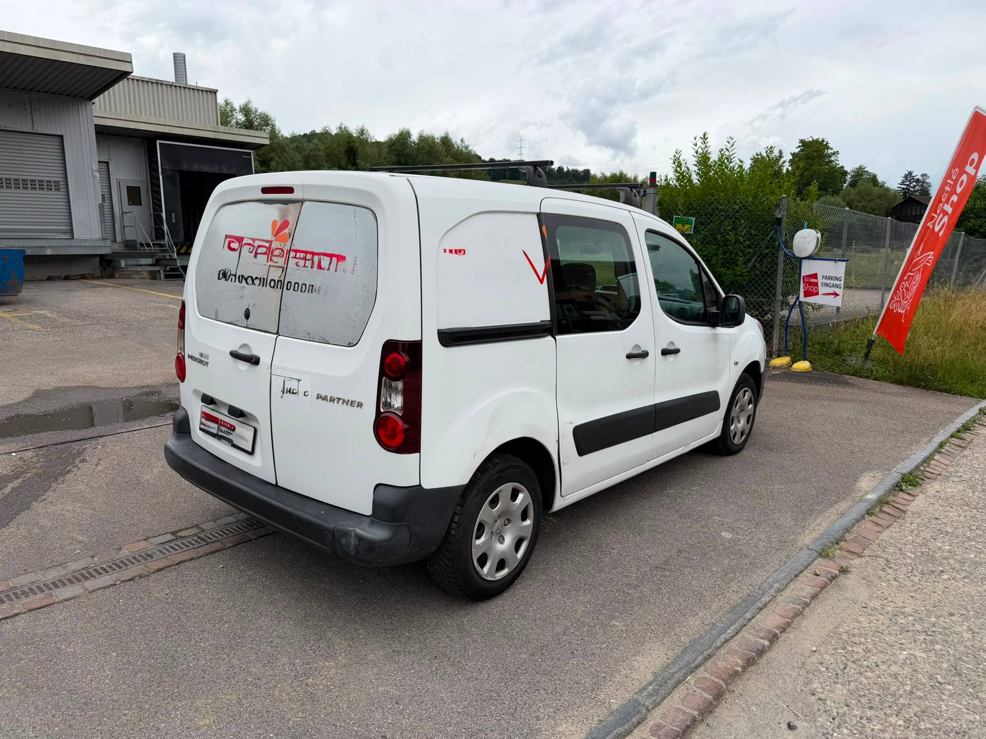 PEUGEOT Partner 1.6 VTi Urban-image-3