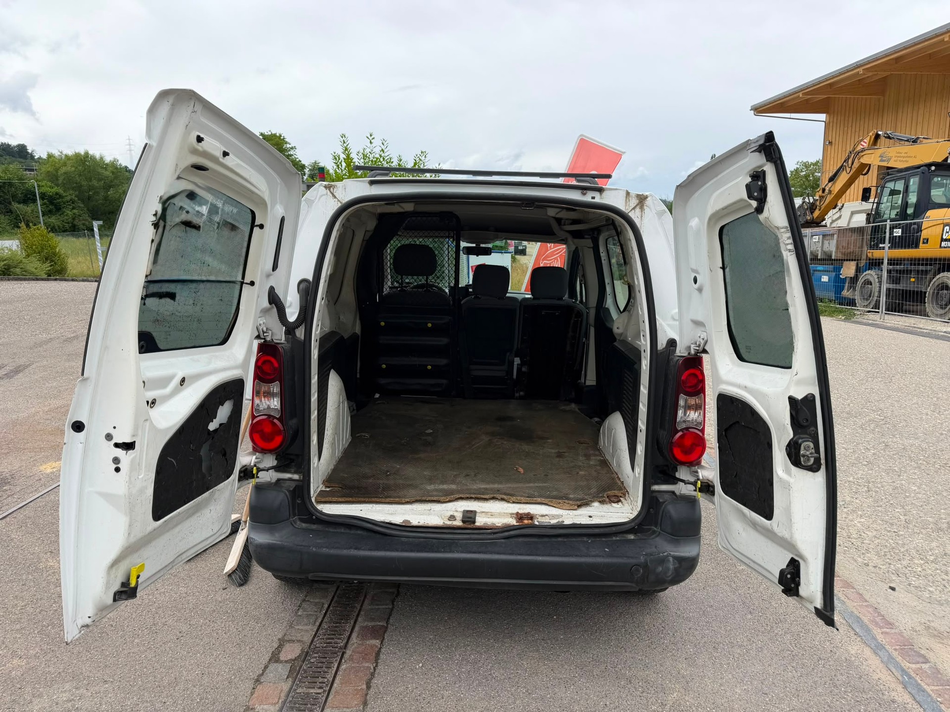 PEUGEOT Partner 1.6 VTi Urban-image-7