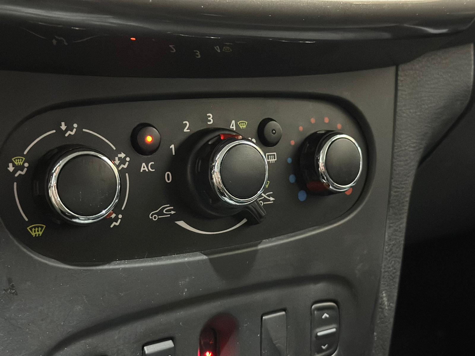 DACIA Logan MCV 0.9 Lauréate-image-7