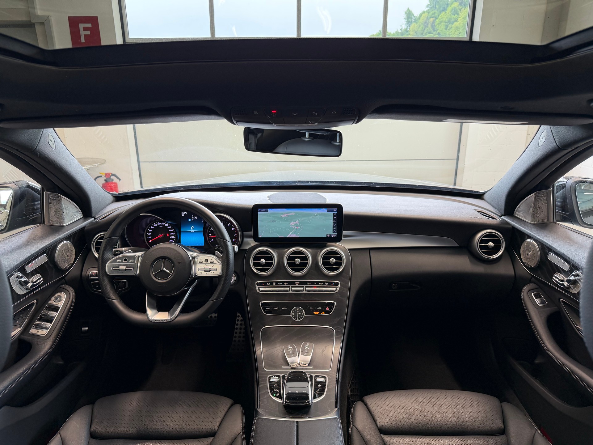 MERCEDES-BENZ C 200 Swiss Star AMG Line 4Matic 9G-Tronic-image-10
