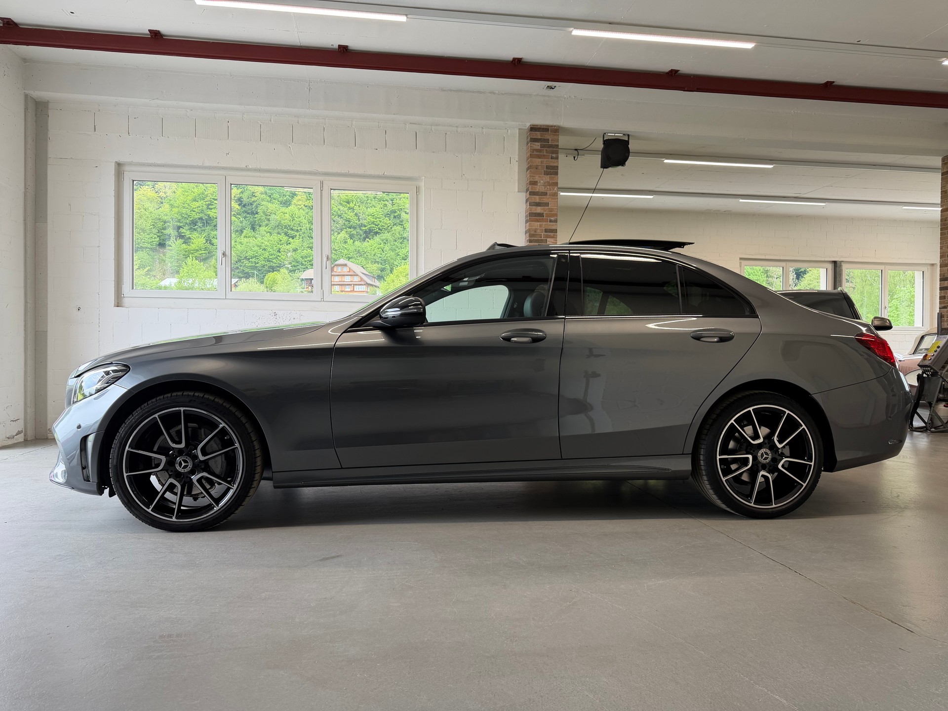 MERCEDES-BENZ C 200 Swiss Star AMG Line 4Matic 9G-Tronic-image-4