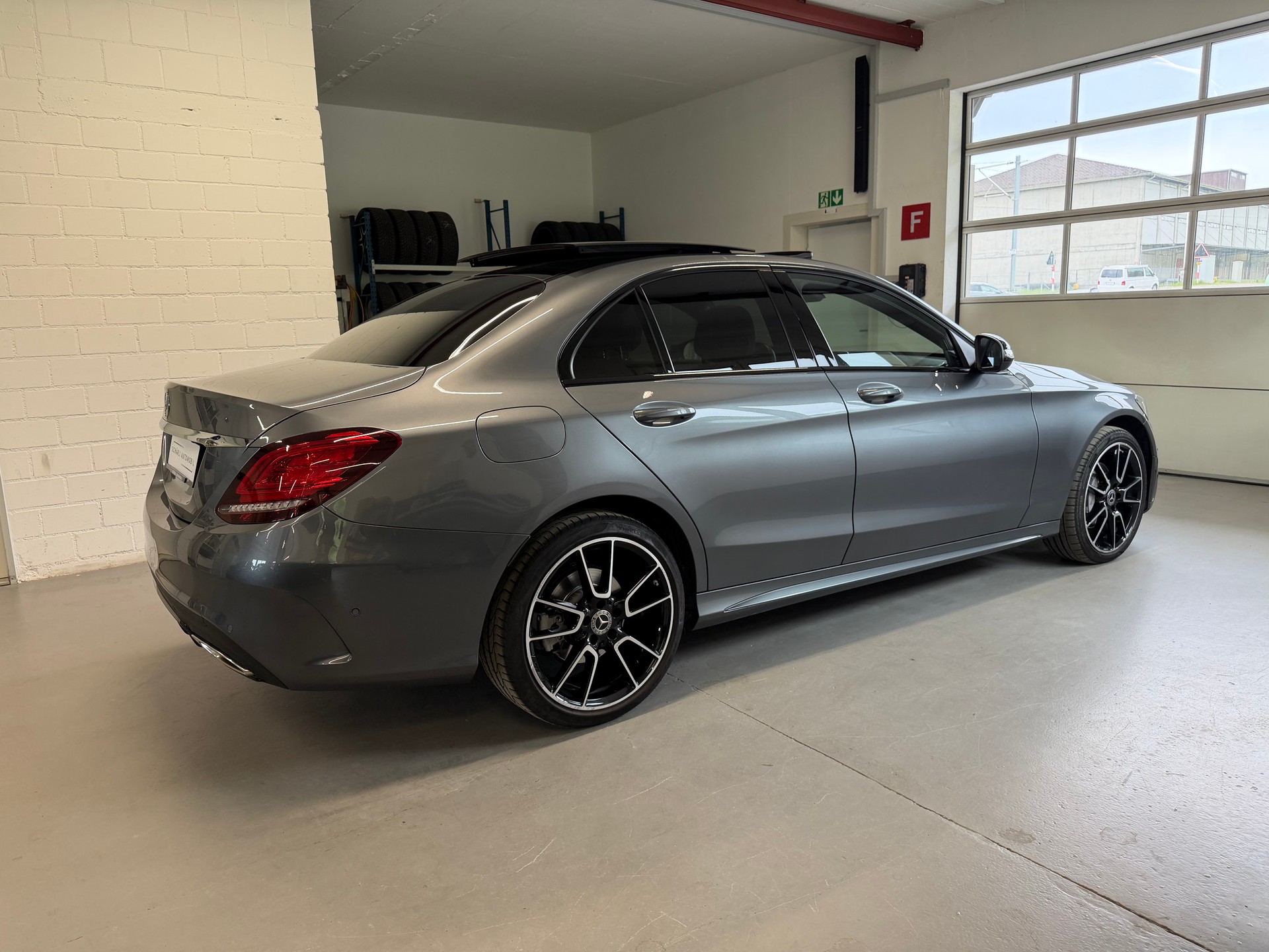 MERCEDES-BENZ C 200 Swiss Star AMG Line 4Matic 9G-Tronic-image-9