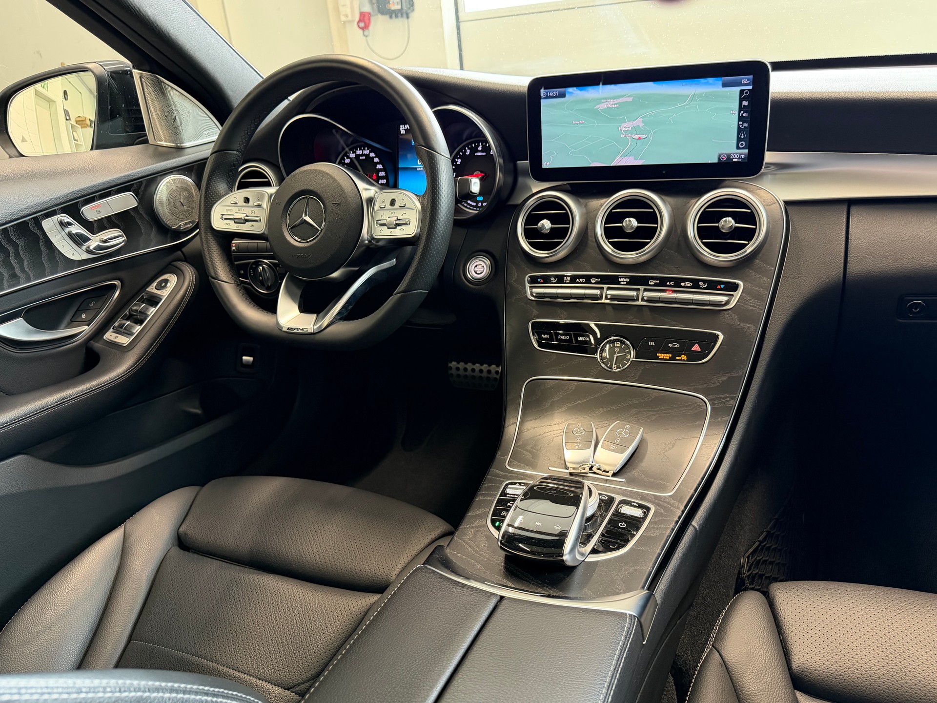 MERCEDES-BENZ C 200 Swiss Star AMG Line 4Matic 9G-Tronic-image-14