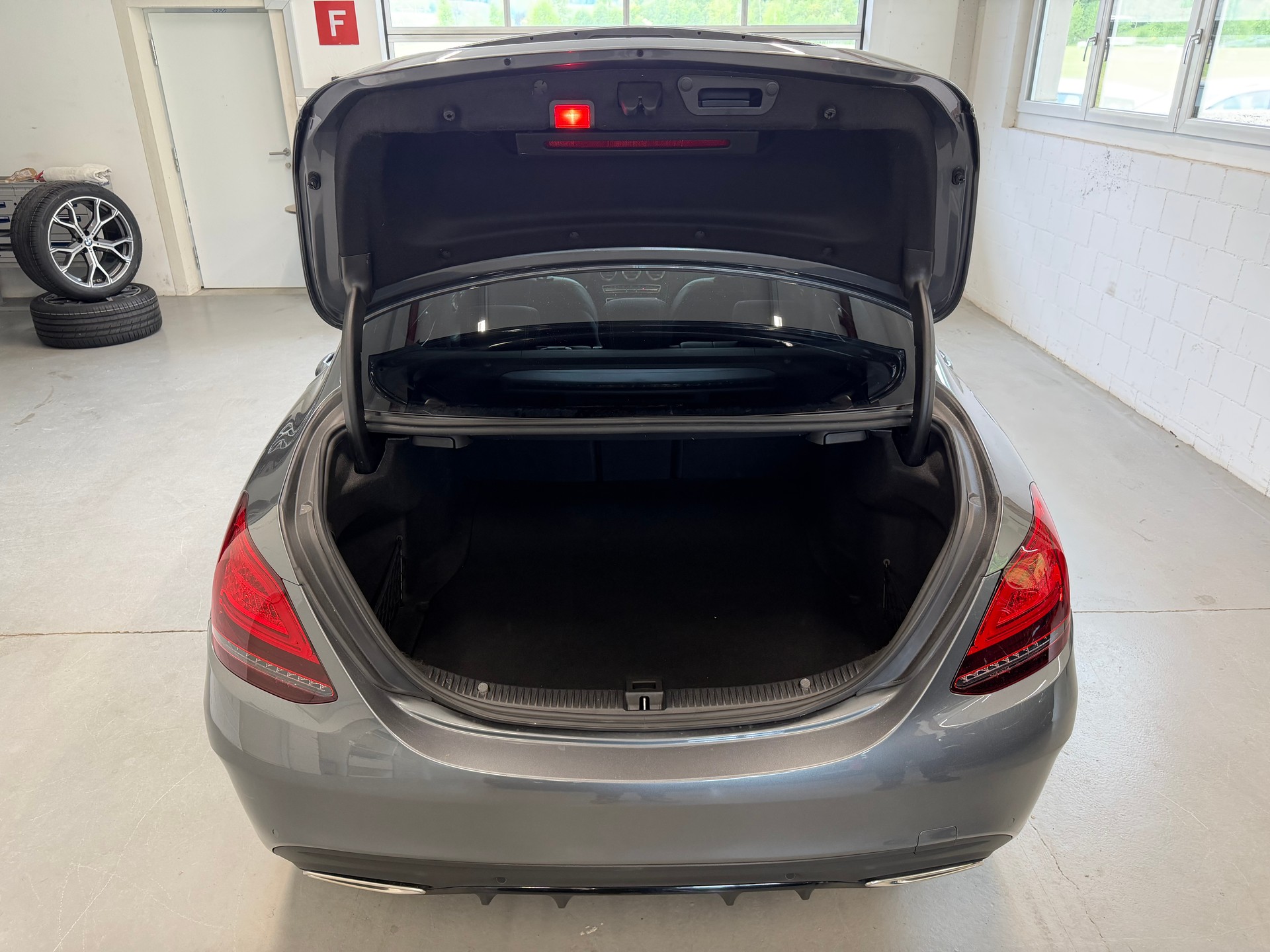 MERCEDES-BENZ C 200 Swiss Star AMG Line 4Matic 9G-Tronic-image-15