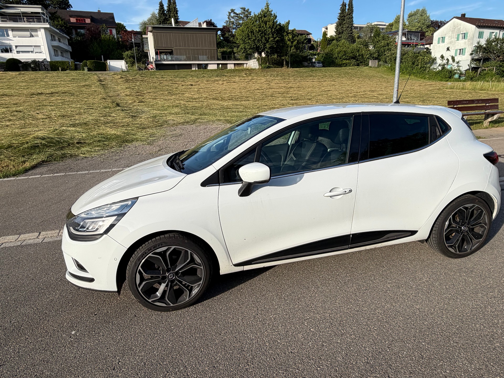 RENAULT 1.2 TCe 120 Swiss Edition S/S-image-1