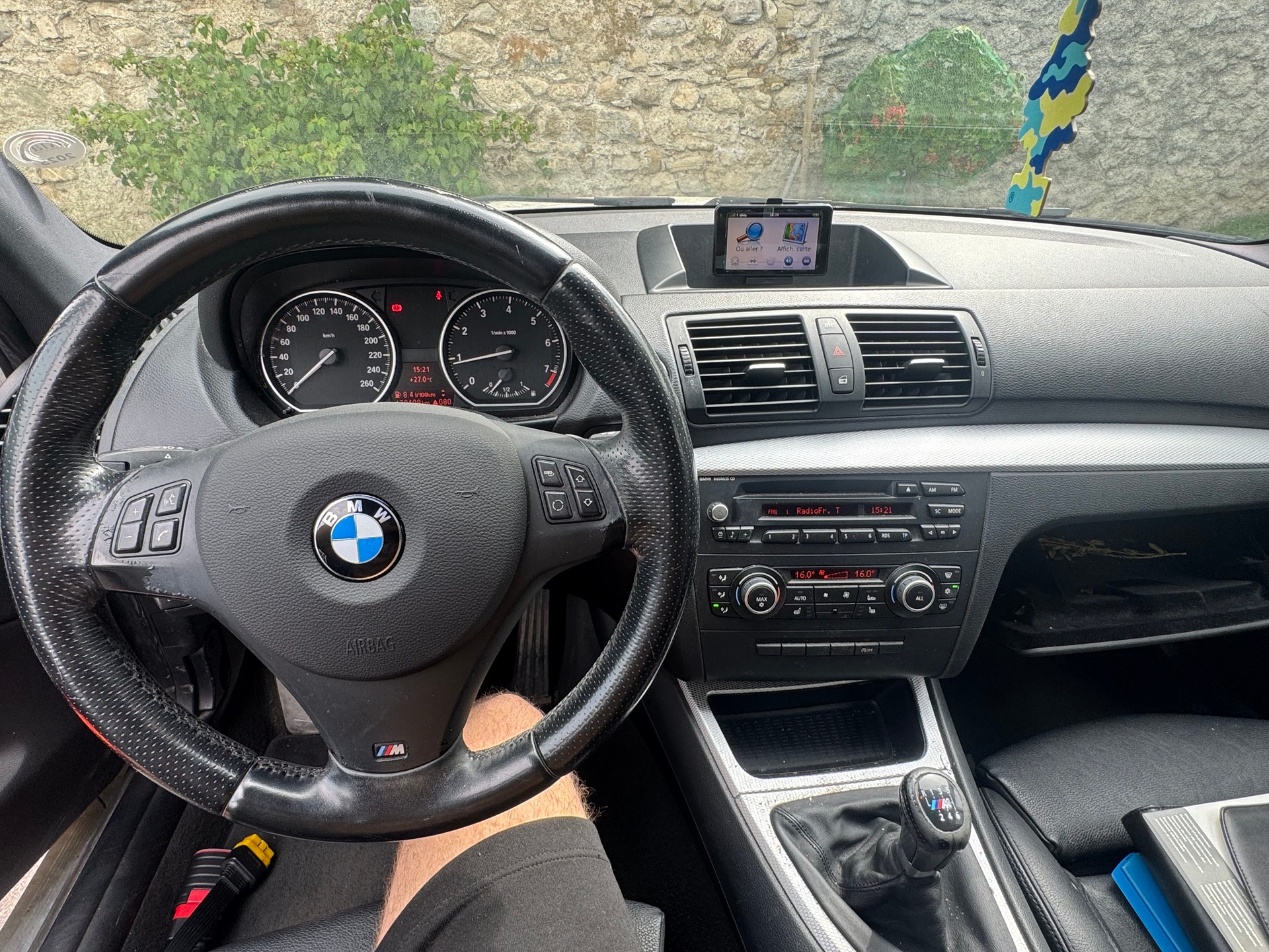 BMW 120i Dynamic Edition-image-11