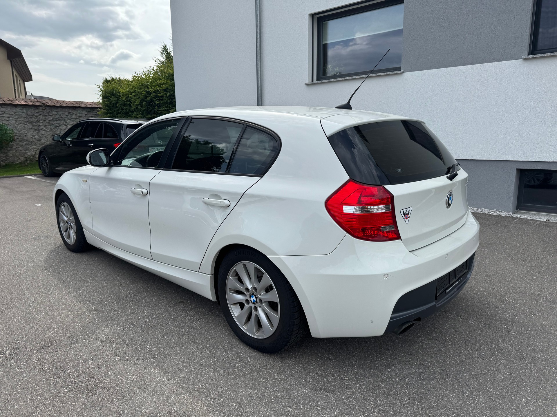 BMW 120i Dynamic Edition-image-3